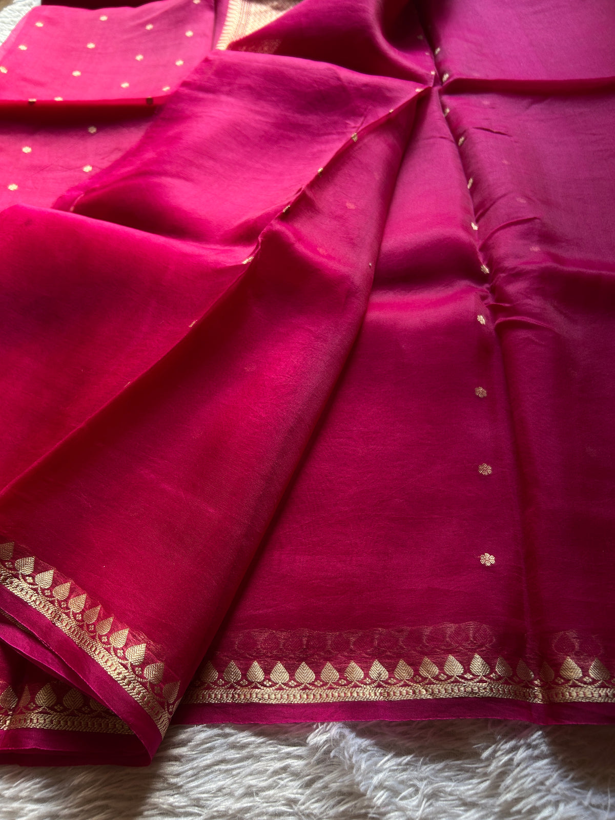 Taarini : Solid Rani pink