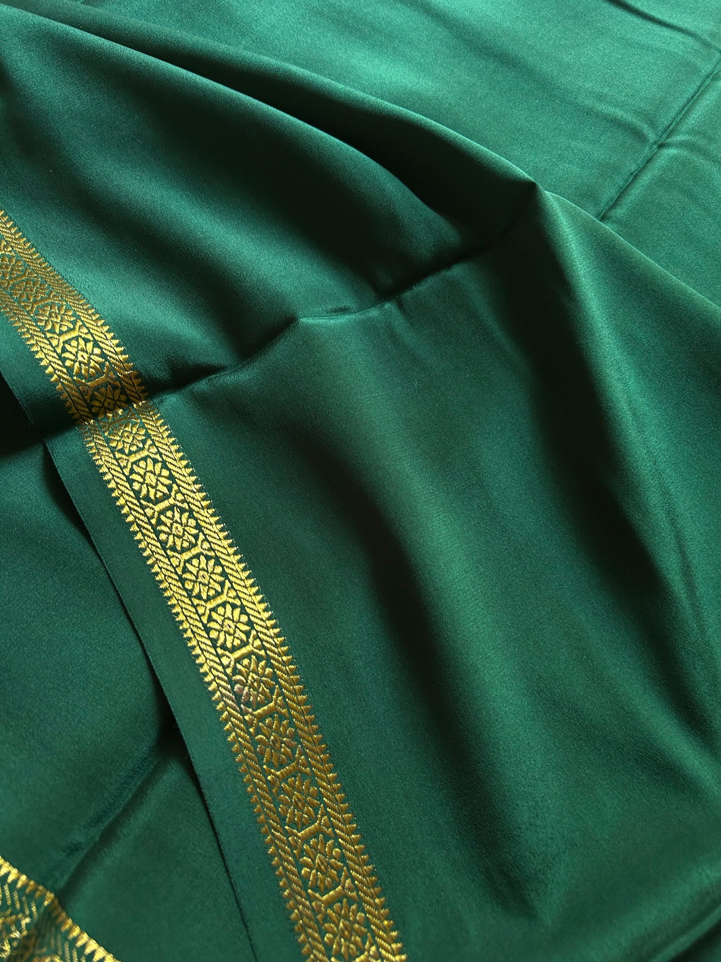 Rudrakshi : Solid Dark green