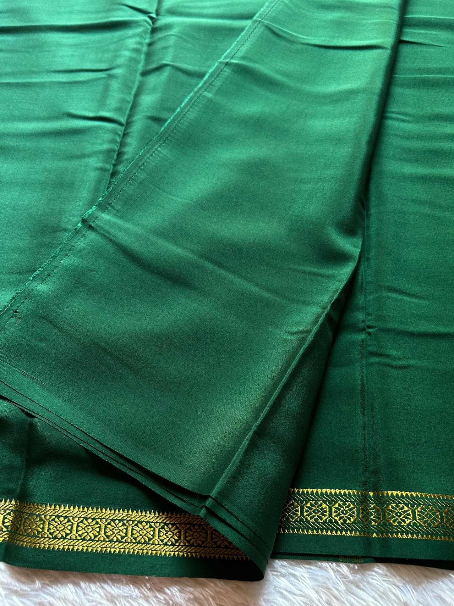 Rudrakshi : Solid Dark green
