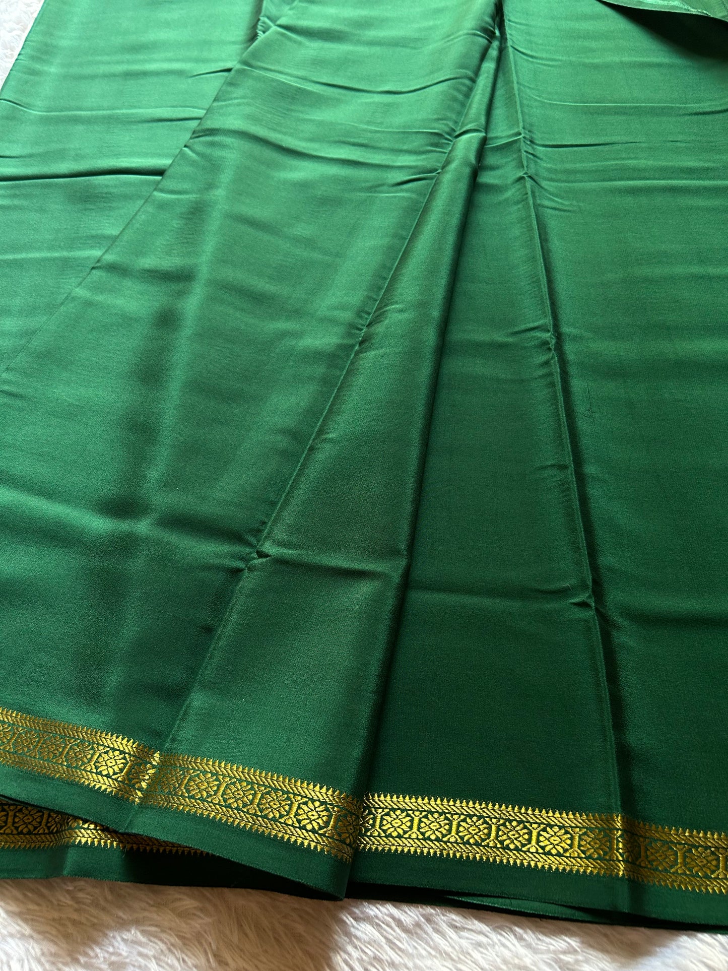 Rudrakshi : Solid Dark green