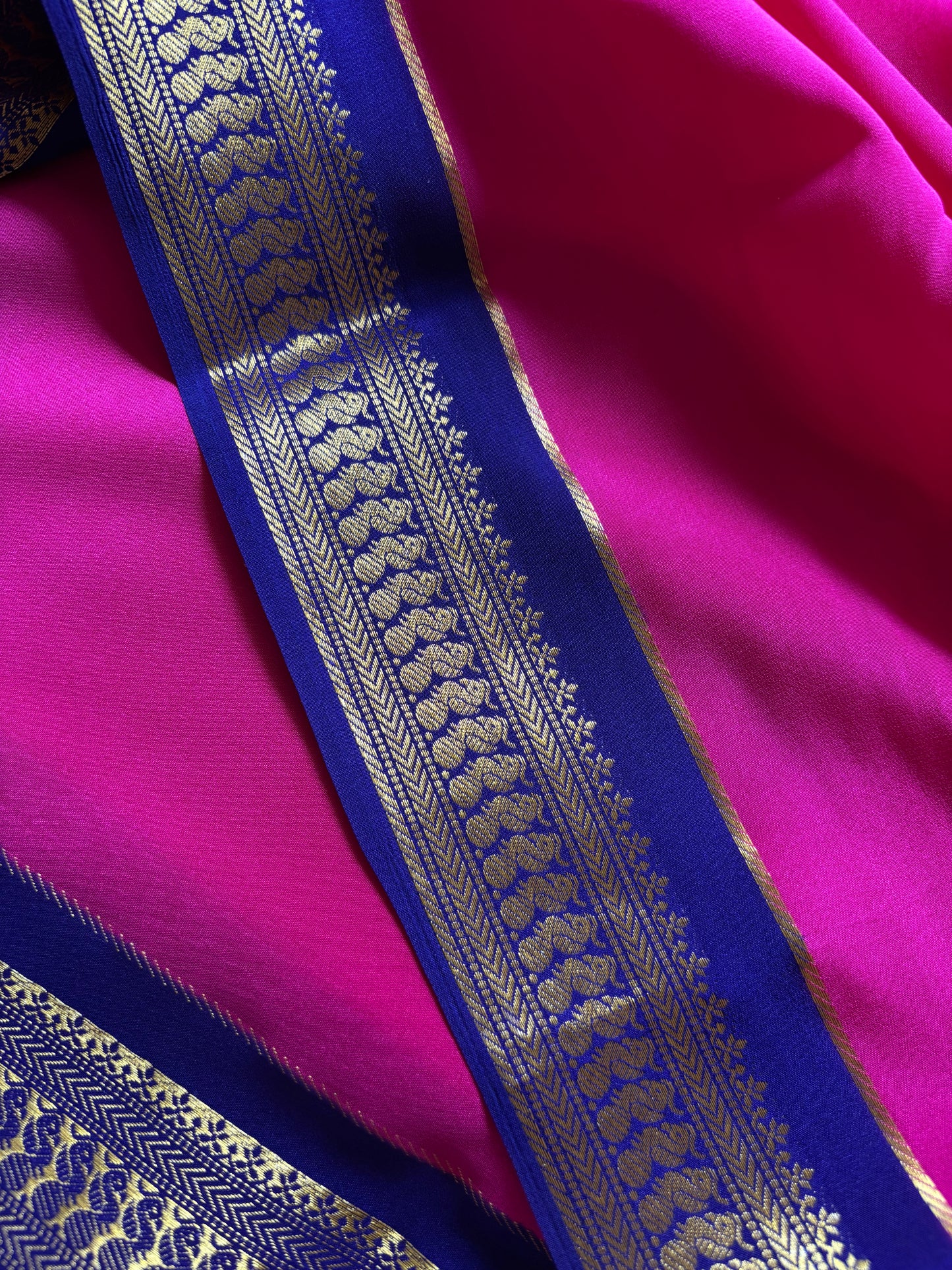 Mayuri (2D) : Pink-dark blue