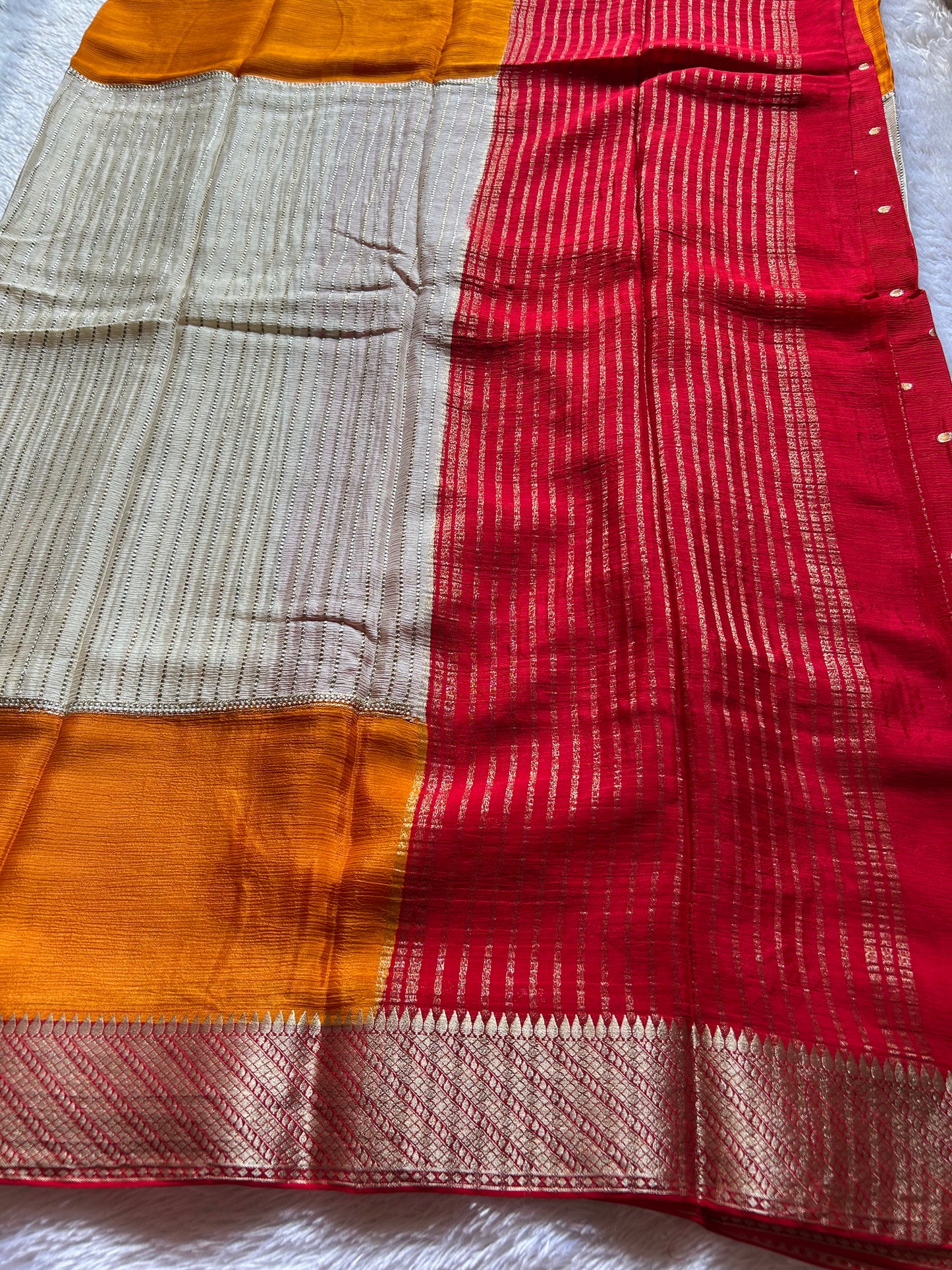 SS110 (3D) : Off white-orange-red