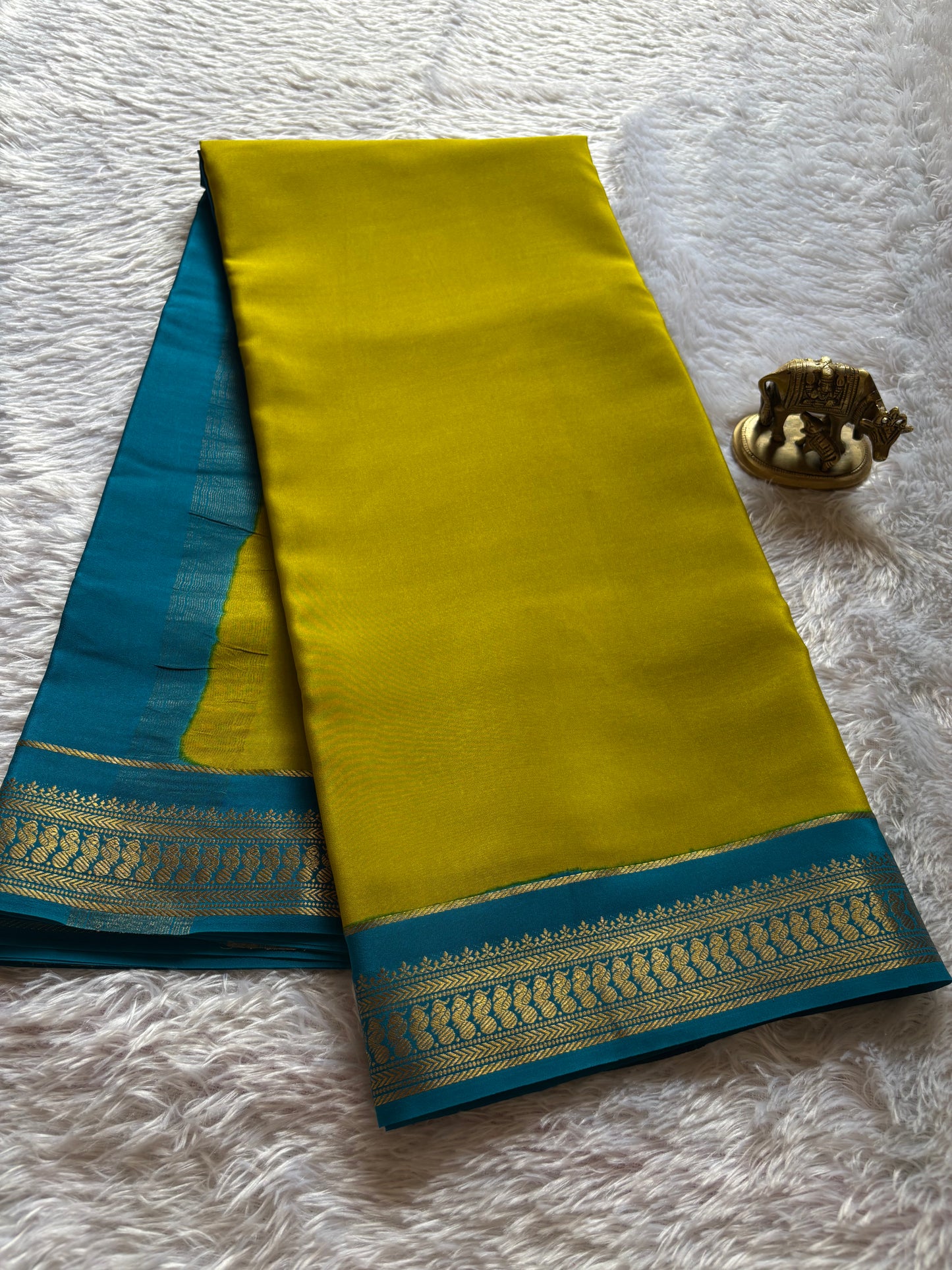 Mayuri (2D) : Olive-ananda blue