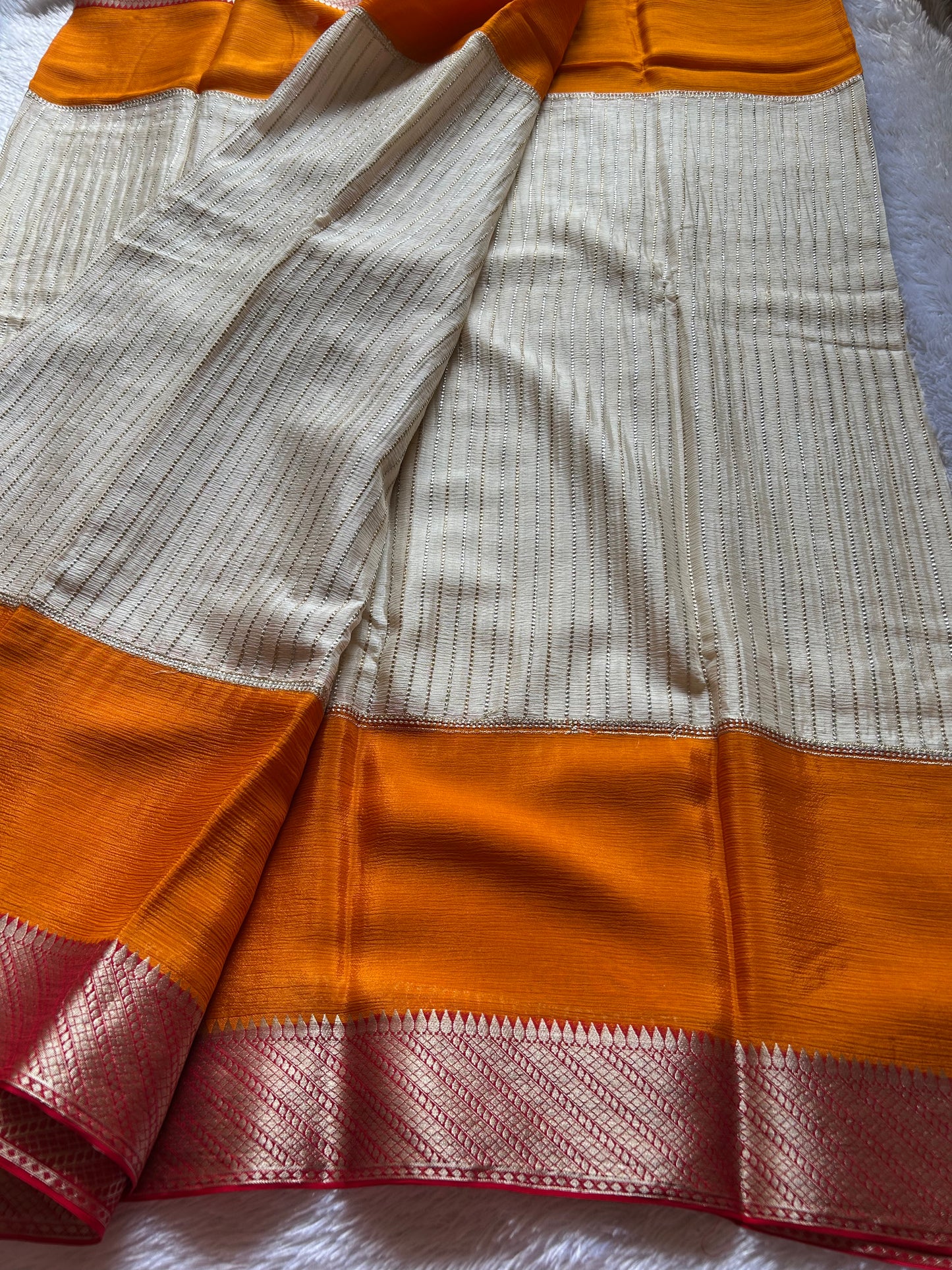 SS110 (3D) : Off white-orange-red