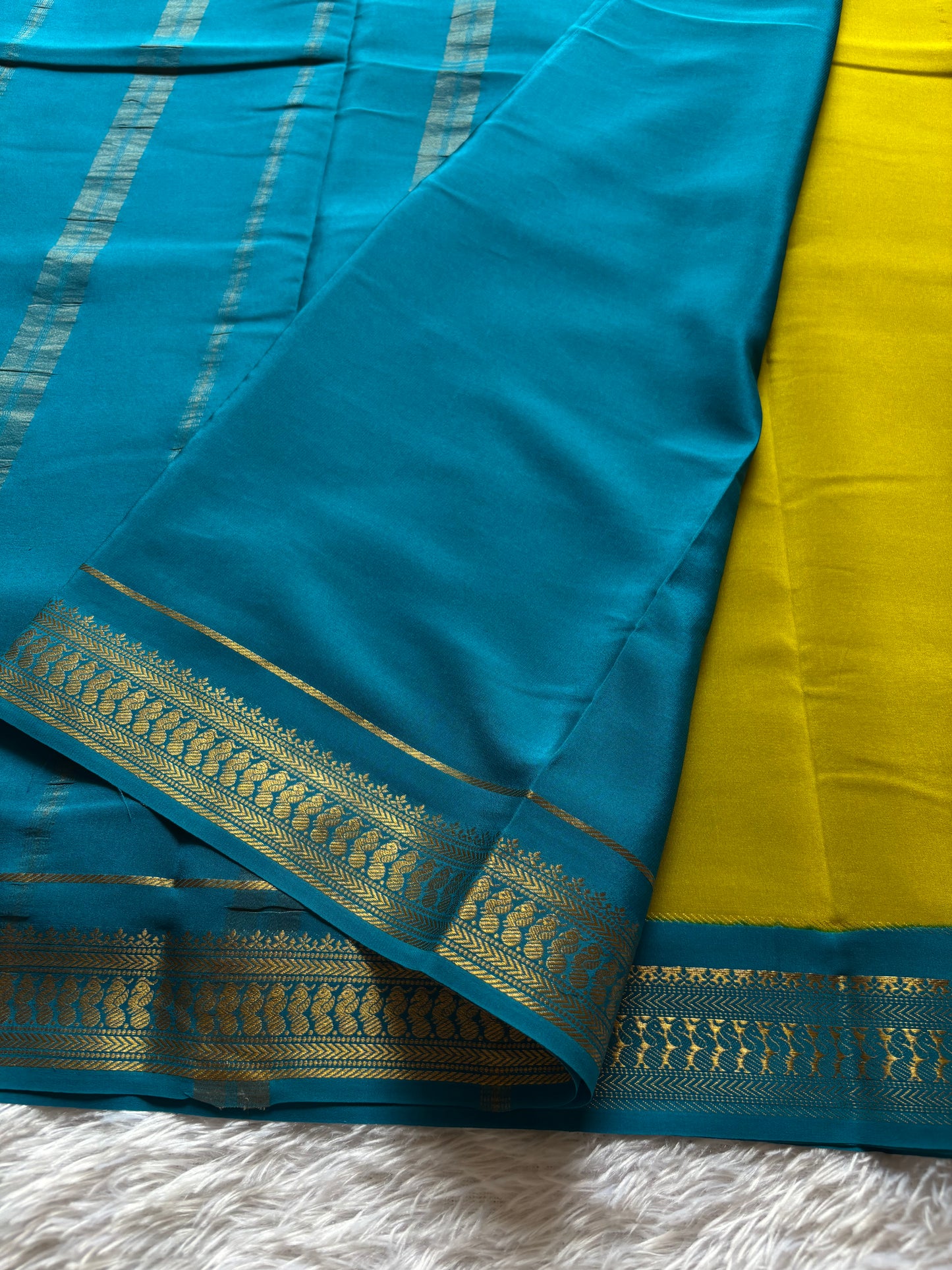 Mayuri (2D) : Olive-ananda blue