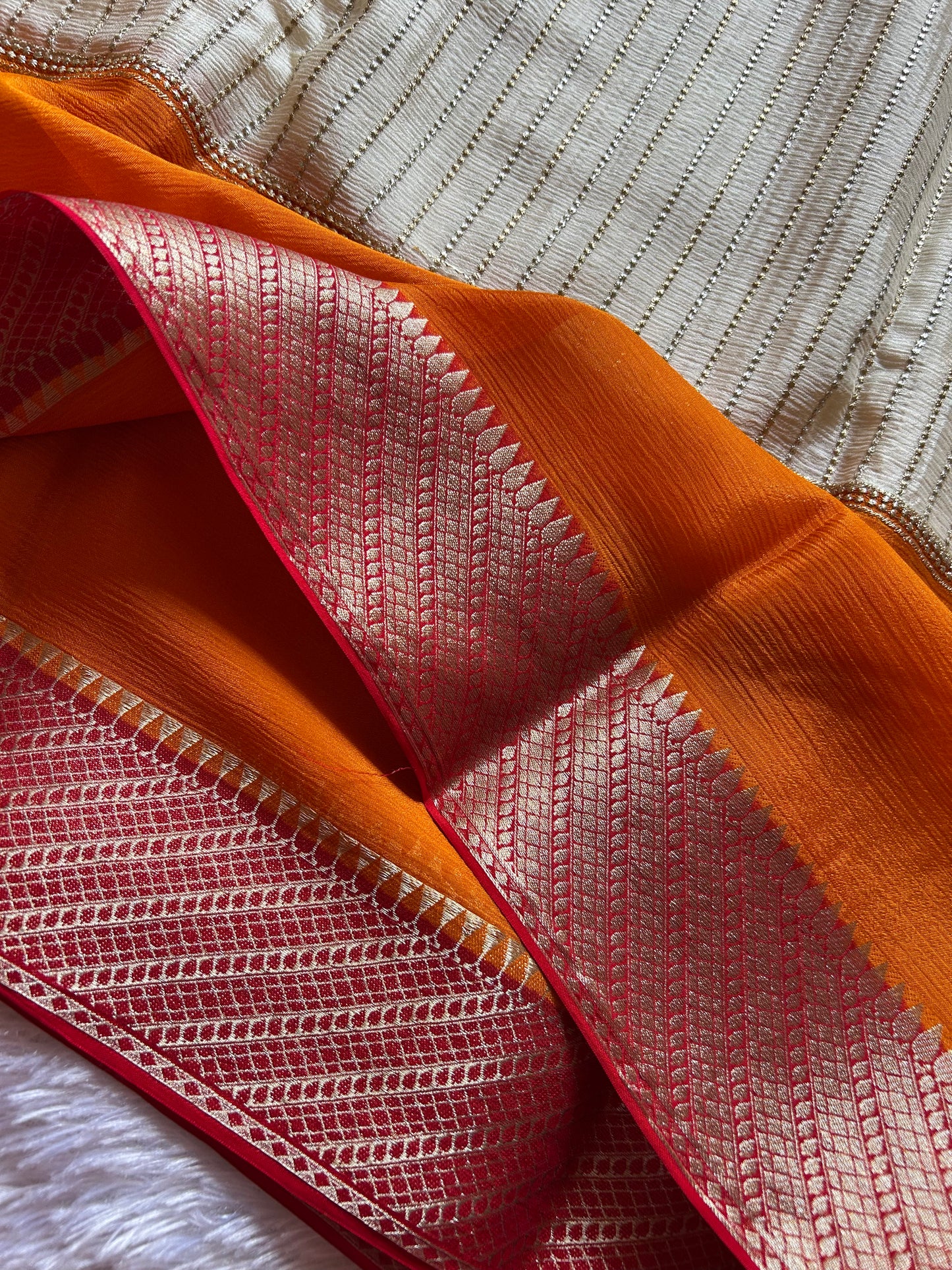 SS110 (3D) : Off white-orange-red