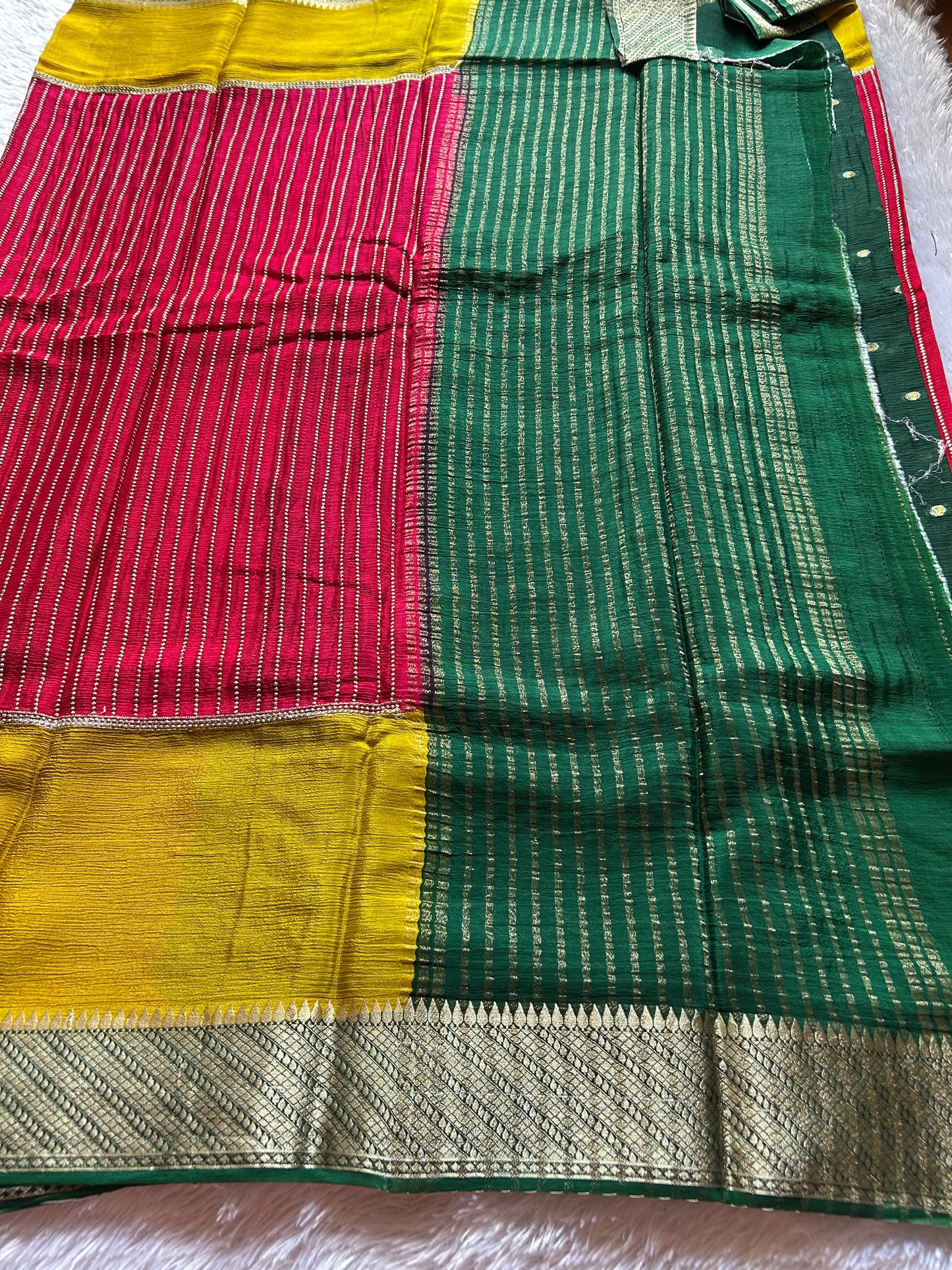 SS110 (3D) : Red-olive-dark green