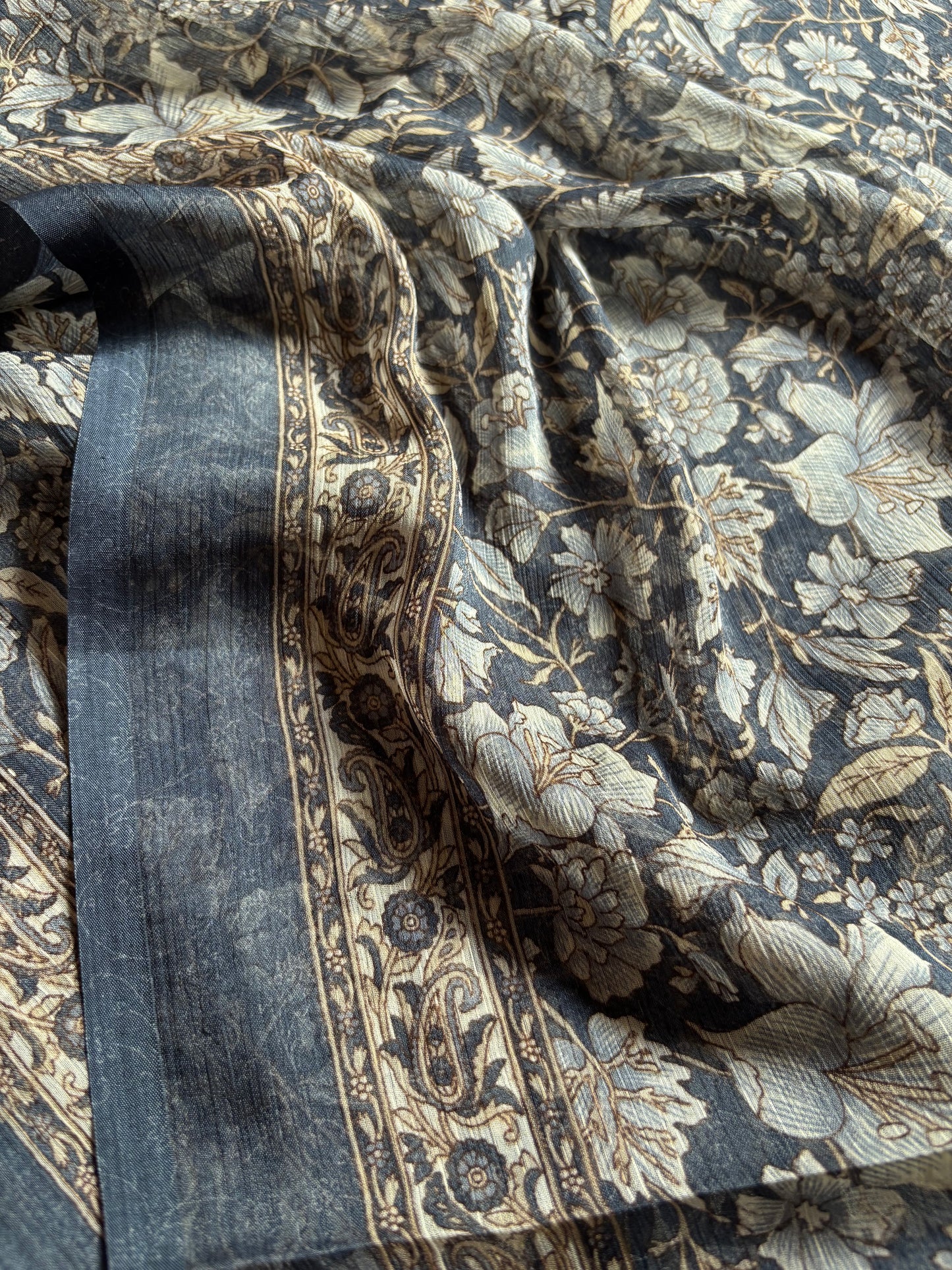 SS110 : Printed Steel grey
