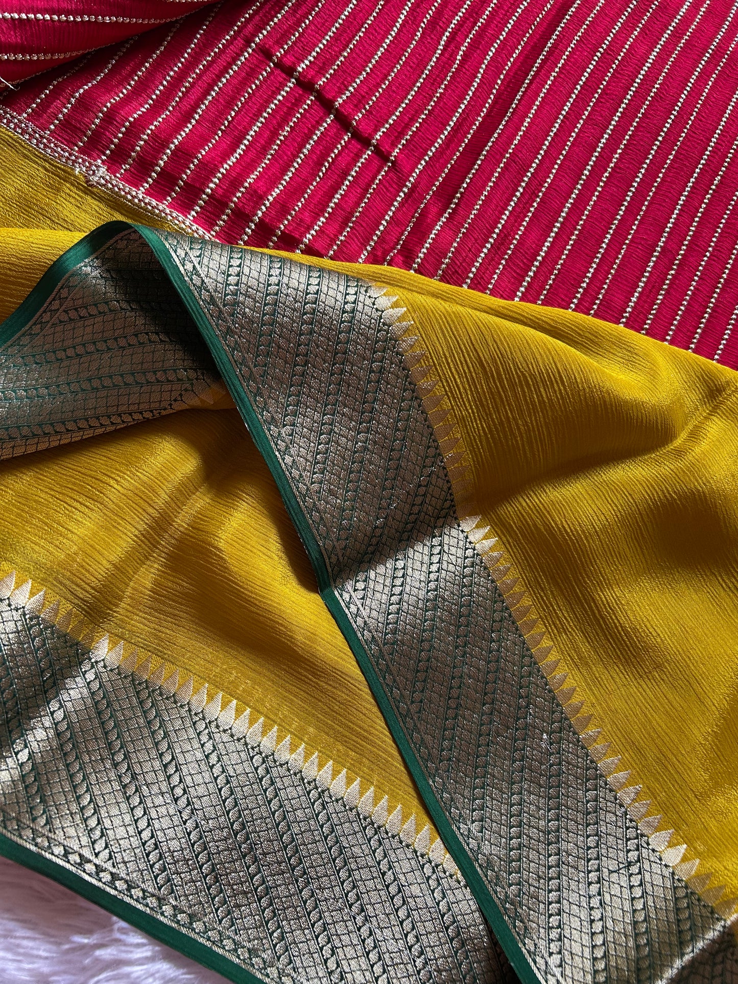 SS110 (3D) : Red-olive-dark green