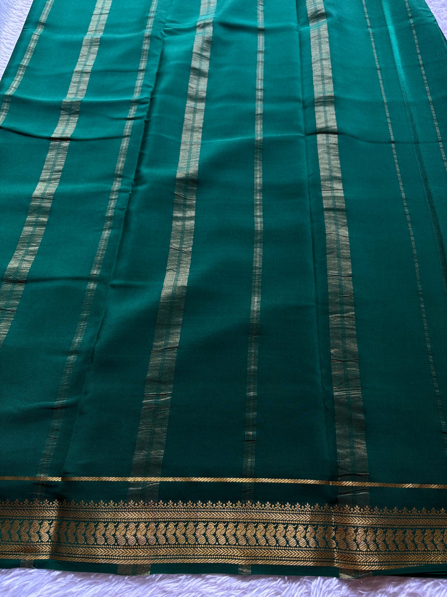 Mayuri : Solid Dark green