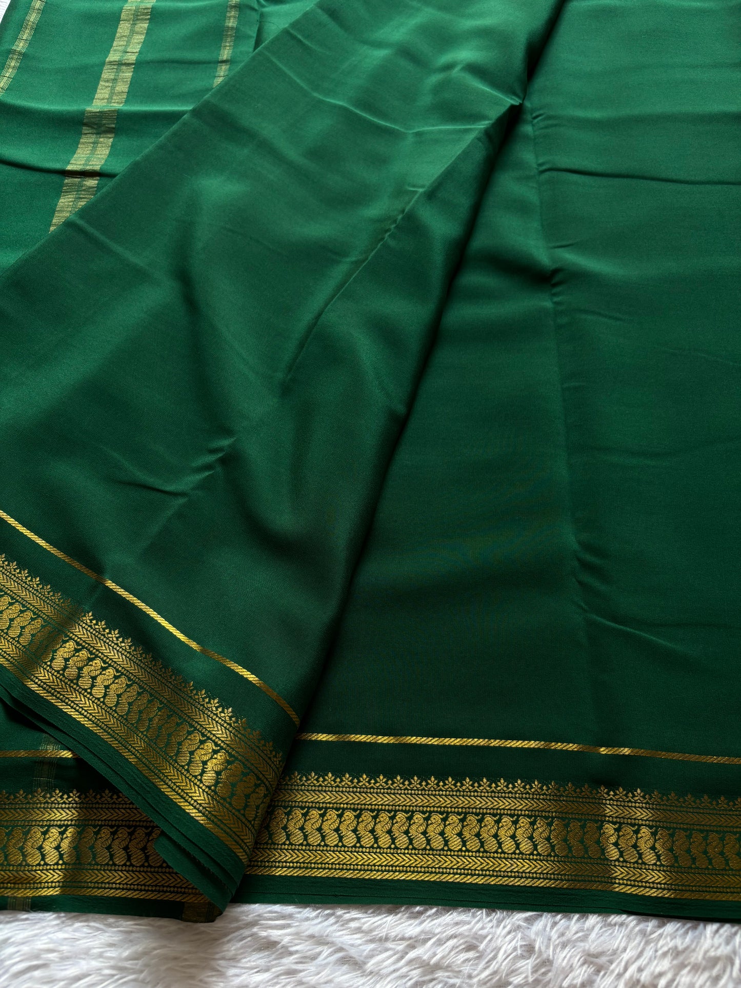 Mayuri : Solid Dark green