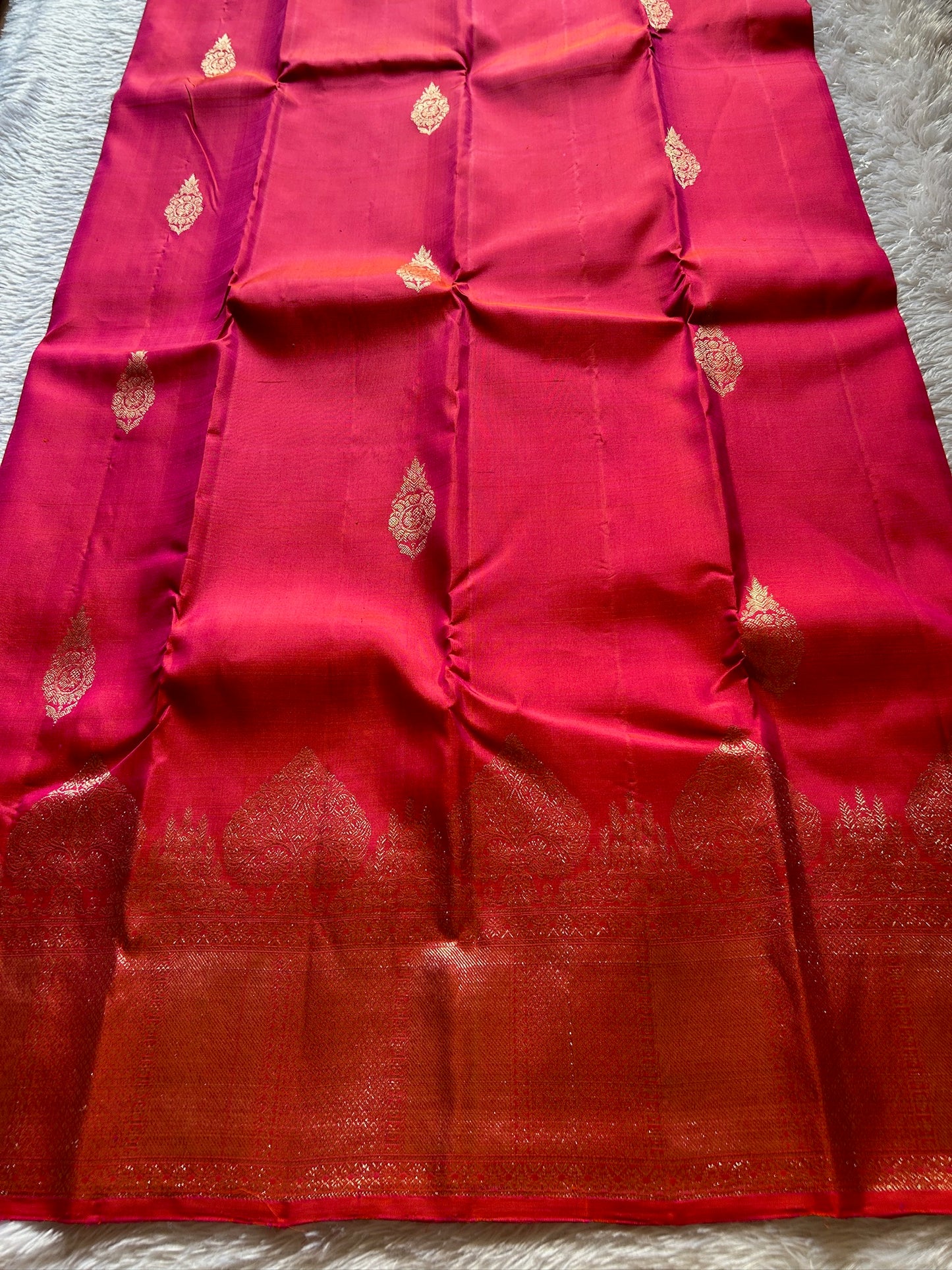 Vydurya : Solid Pinkish red