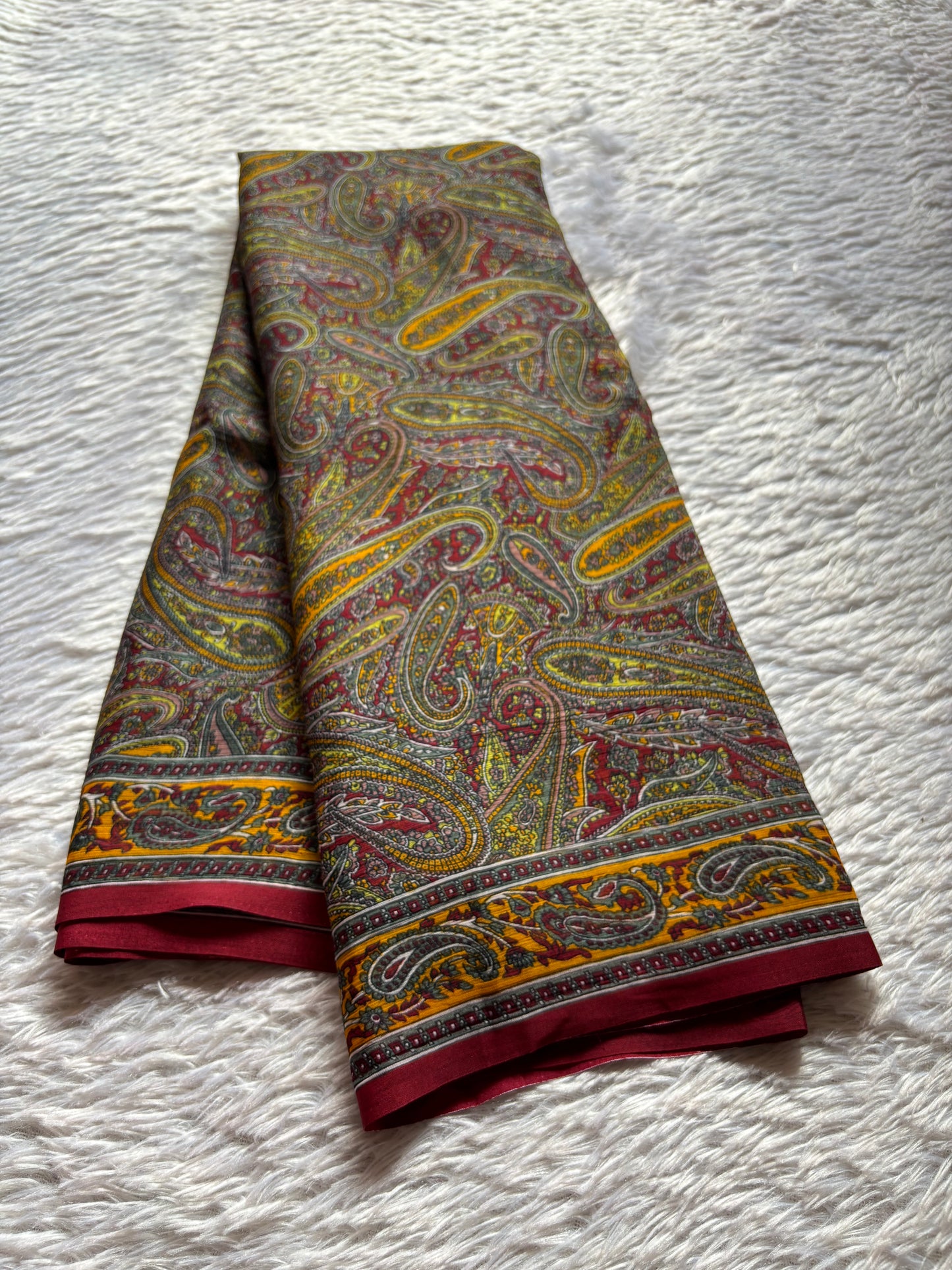 SS110 : Printed Maroon
