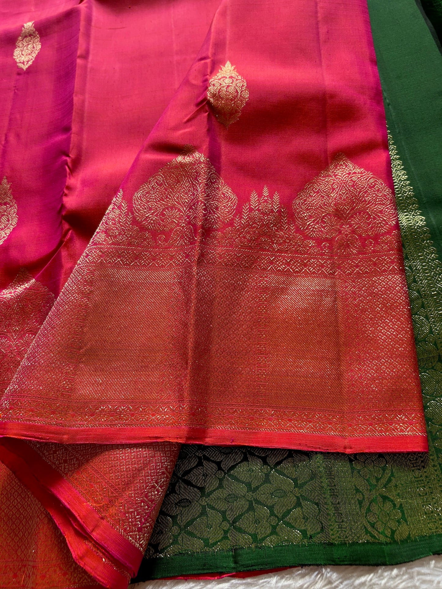 Vydurya : Solid Pinkish red