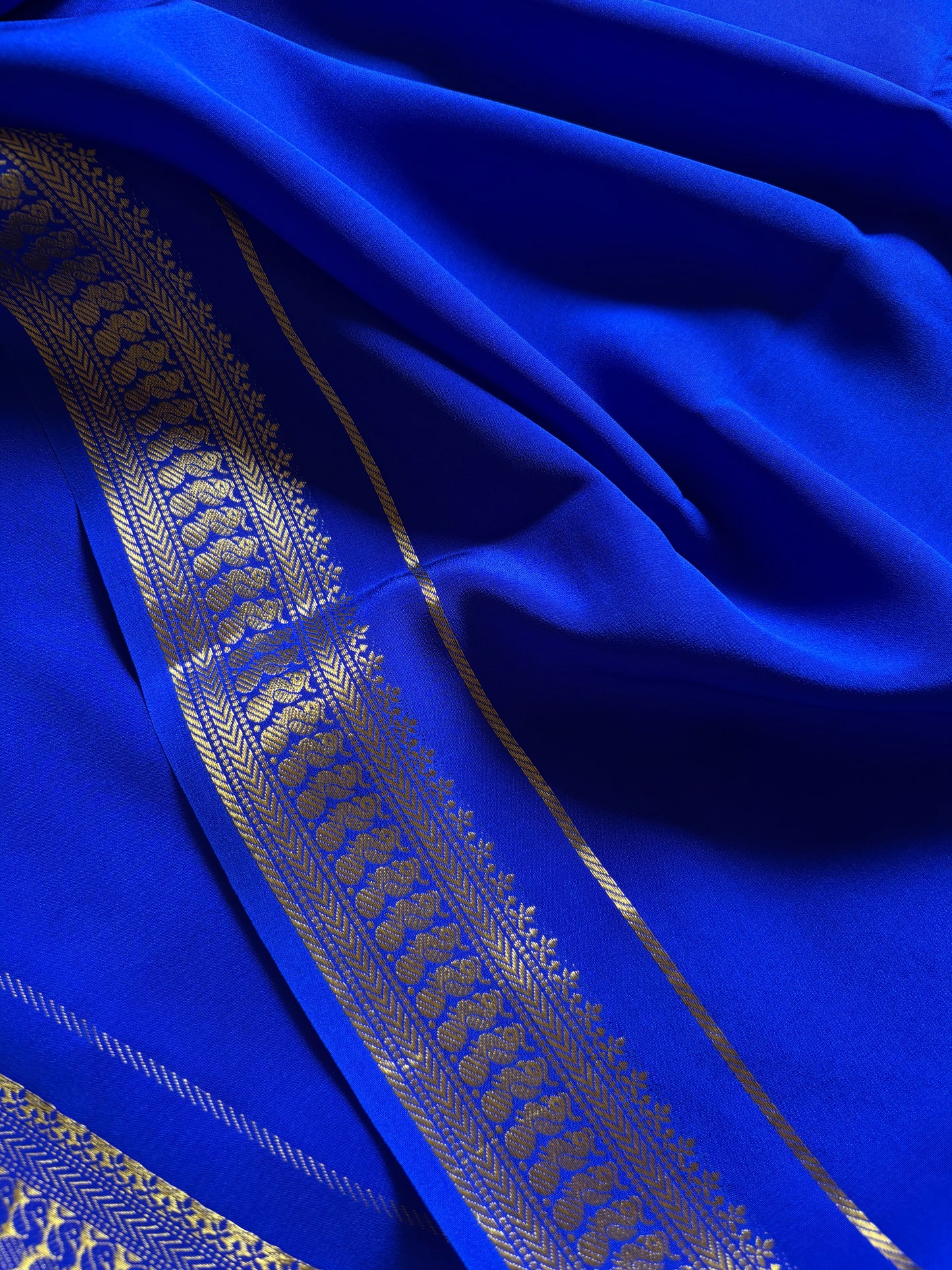 Mayuri : Solid Royal blue
