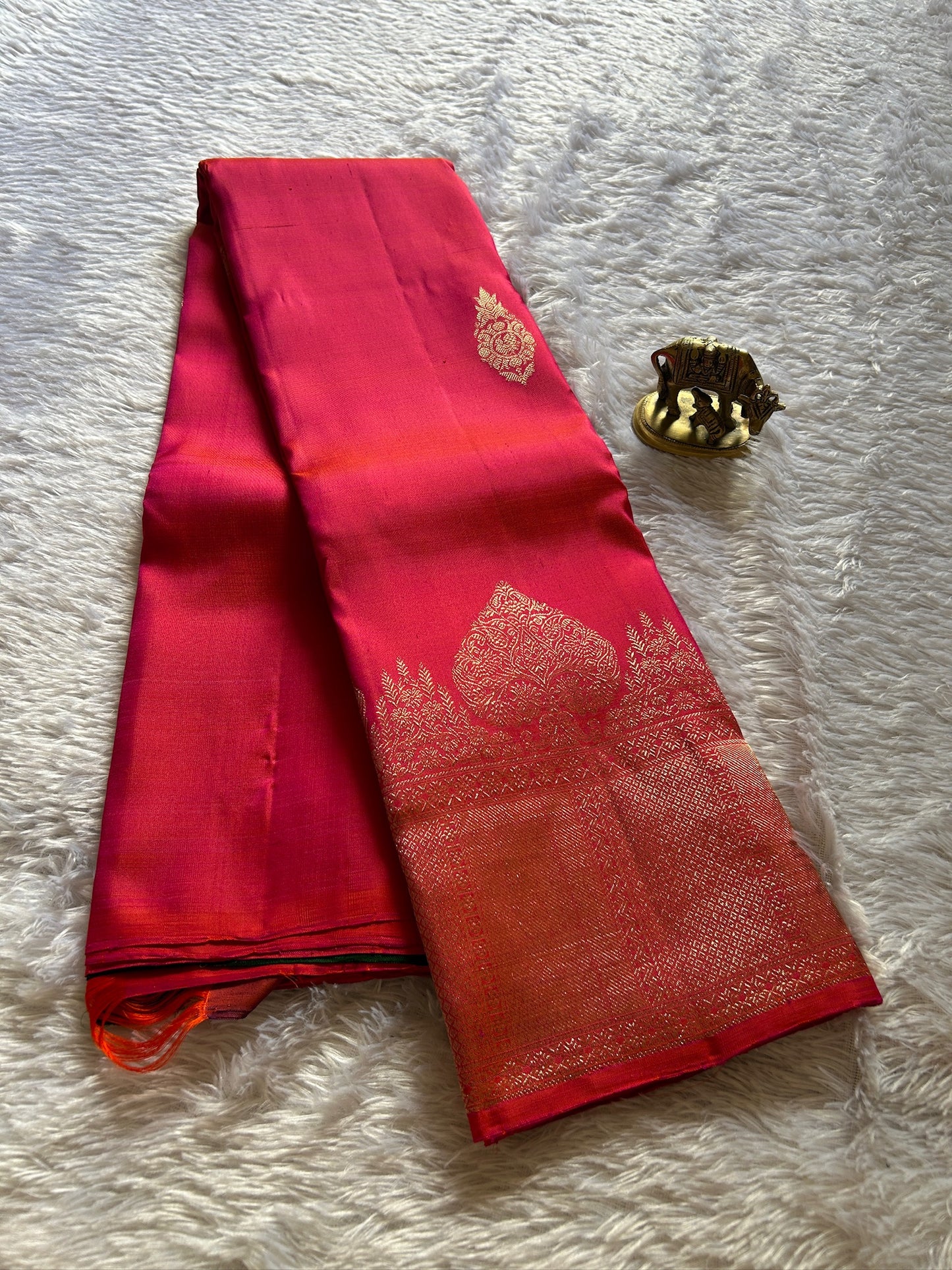 Vydurya : Solid Pinkish red