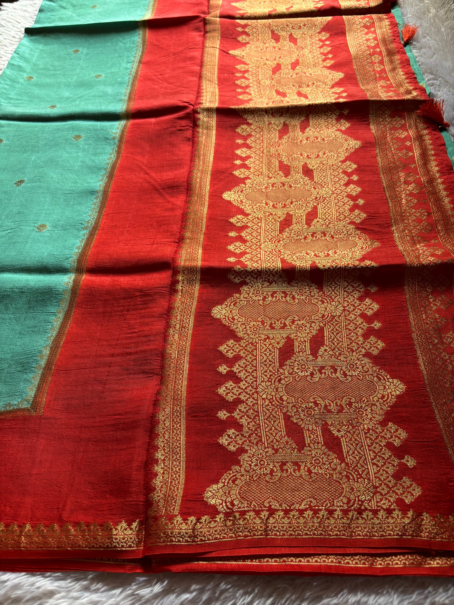SS104 (2D) : Sea green-red