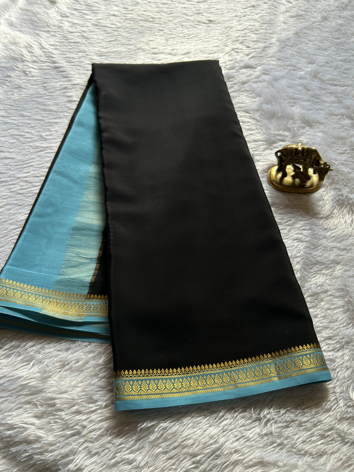 Jyothi (2D) : Black-light blue
