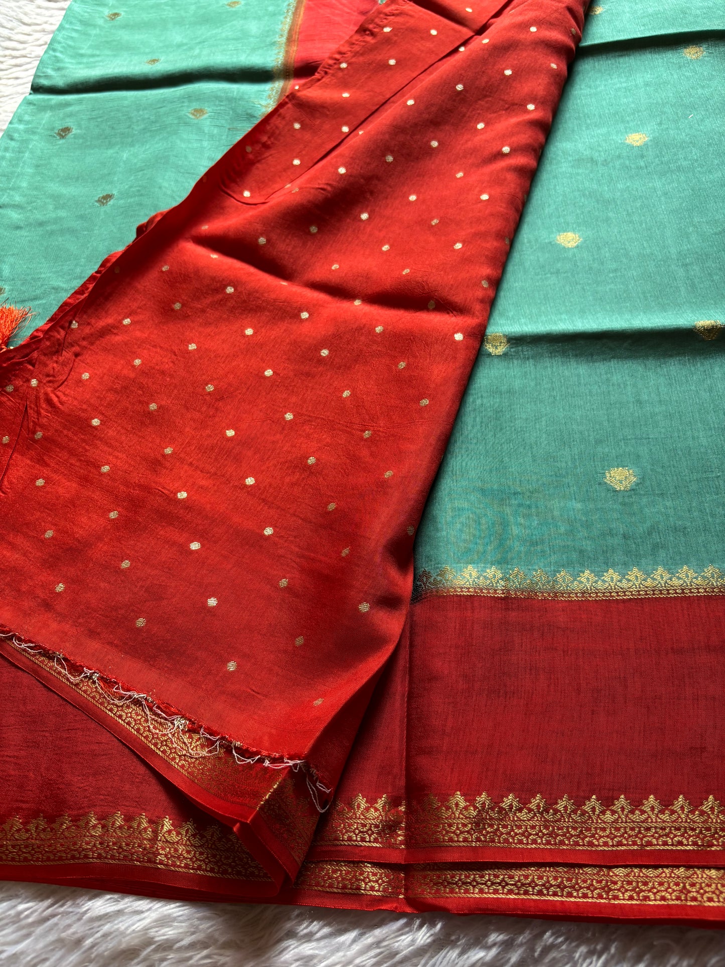 SS104 (2D) : Sea green-red