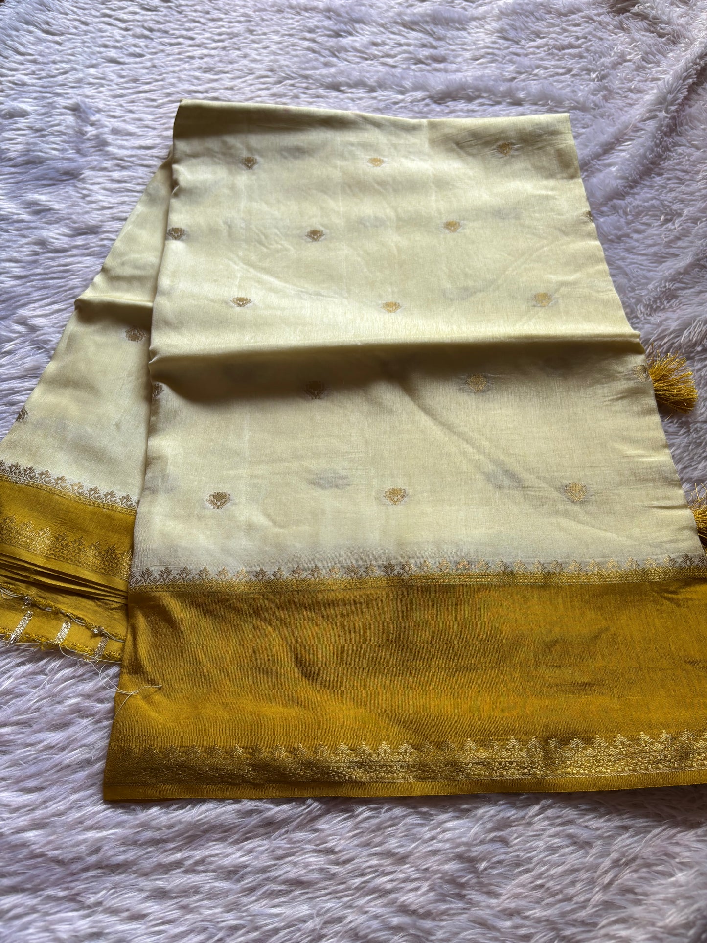 SS104 (2D) : Off white-mustard yellow