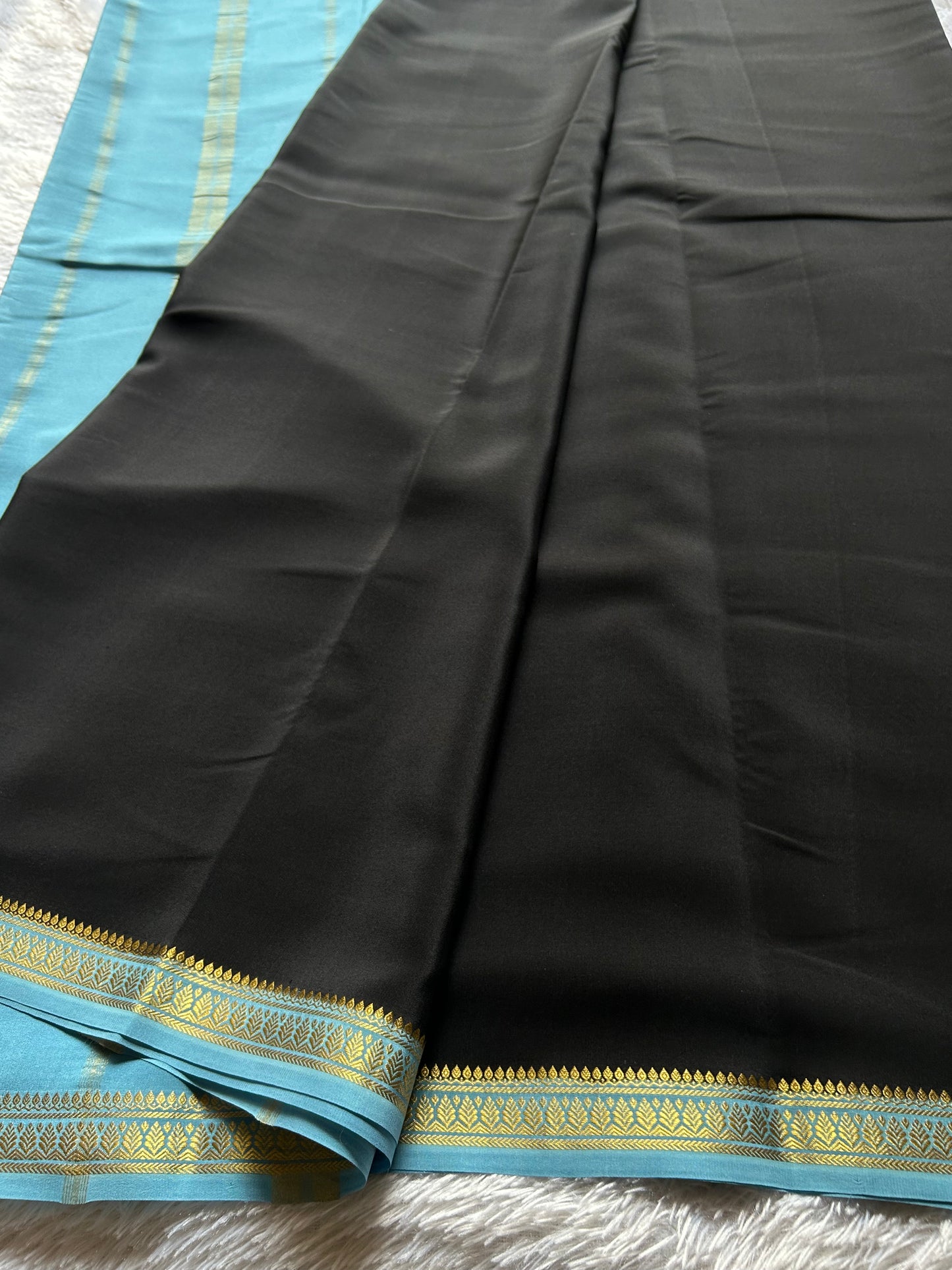 Jyothi (2D) : Black-light blue