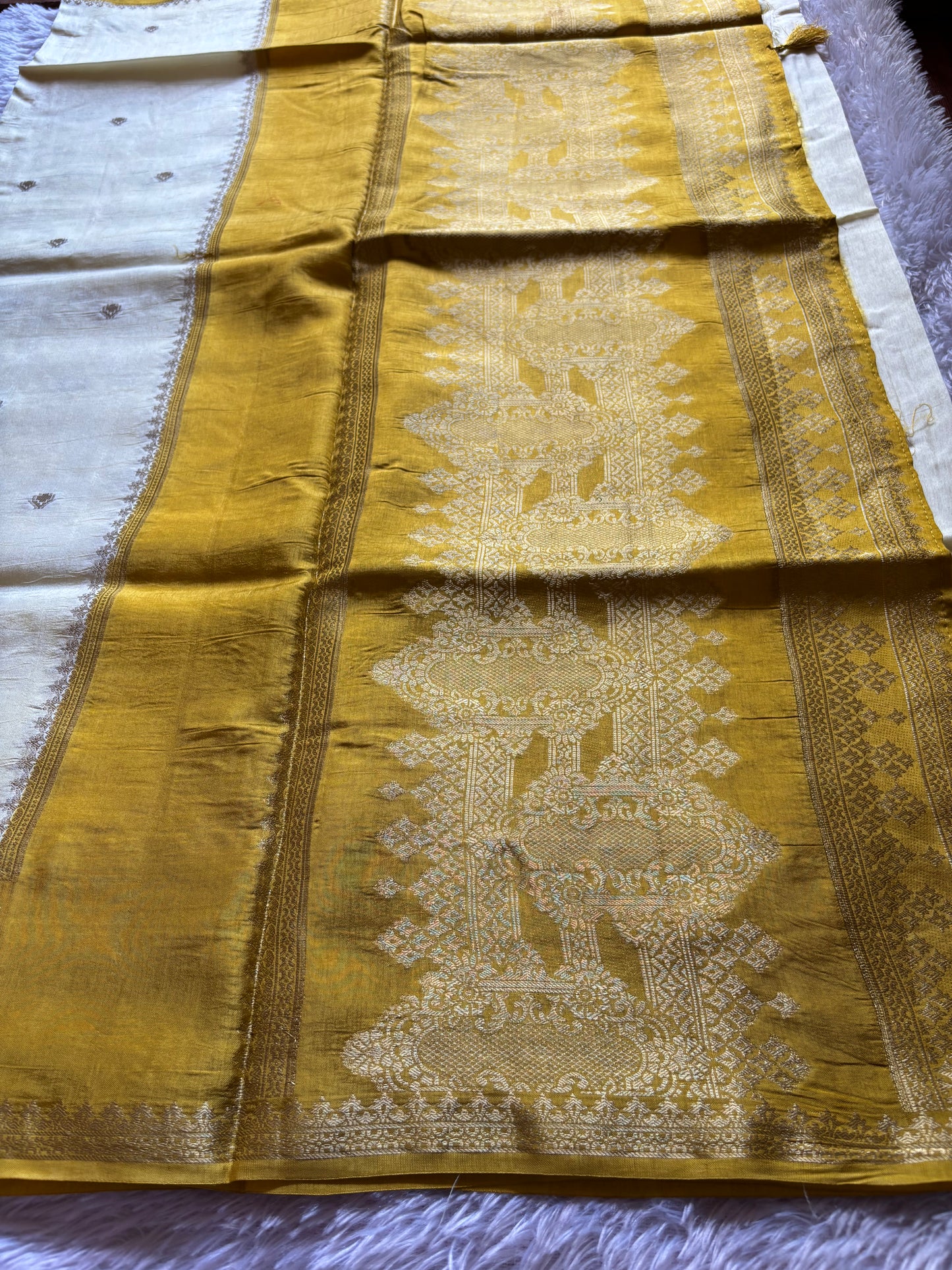 SS104 (2D) : Off white-mustard yellow