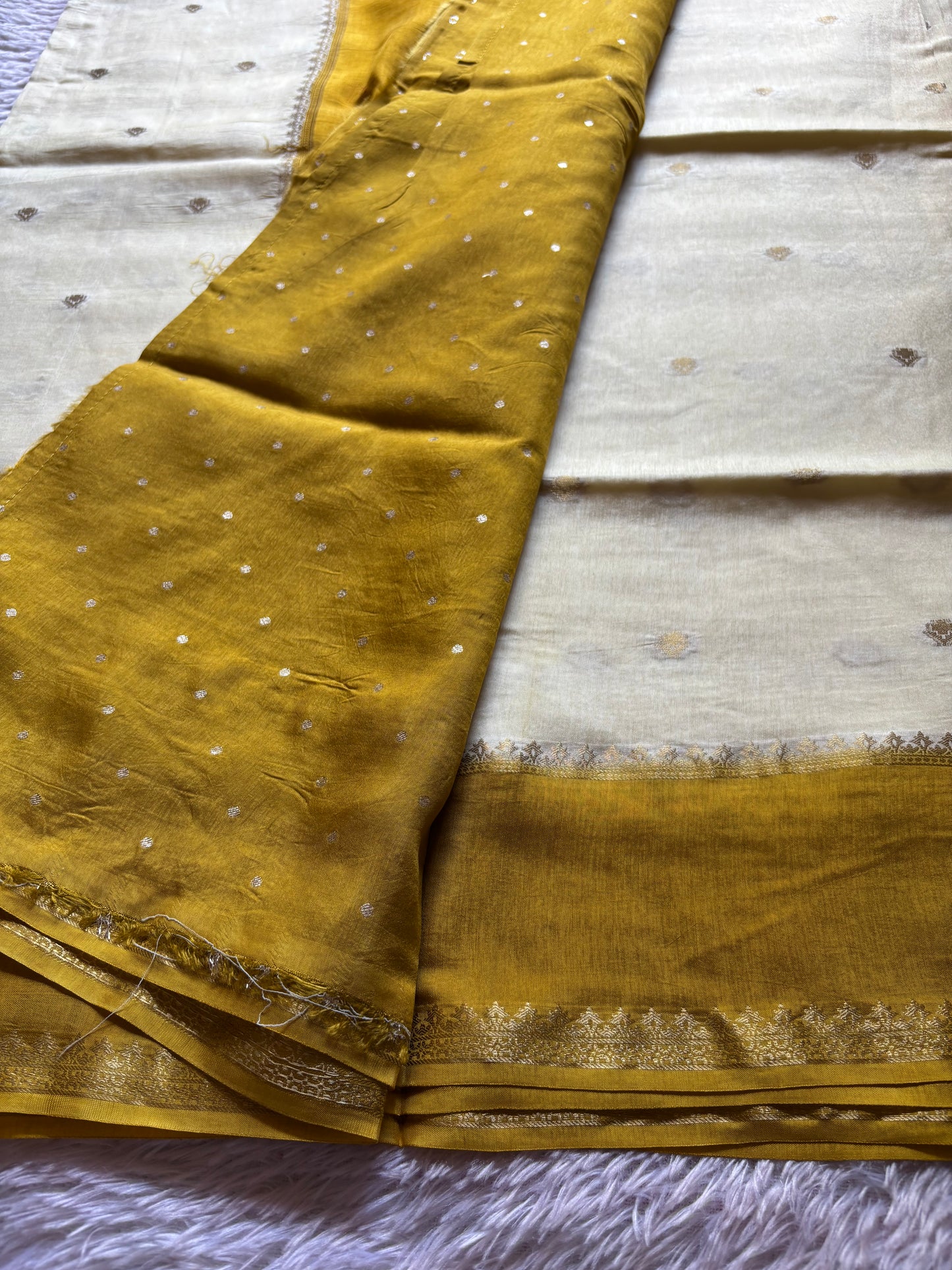 SS104 (2D) : Off white-mustard yellow