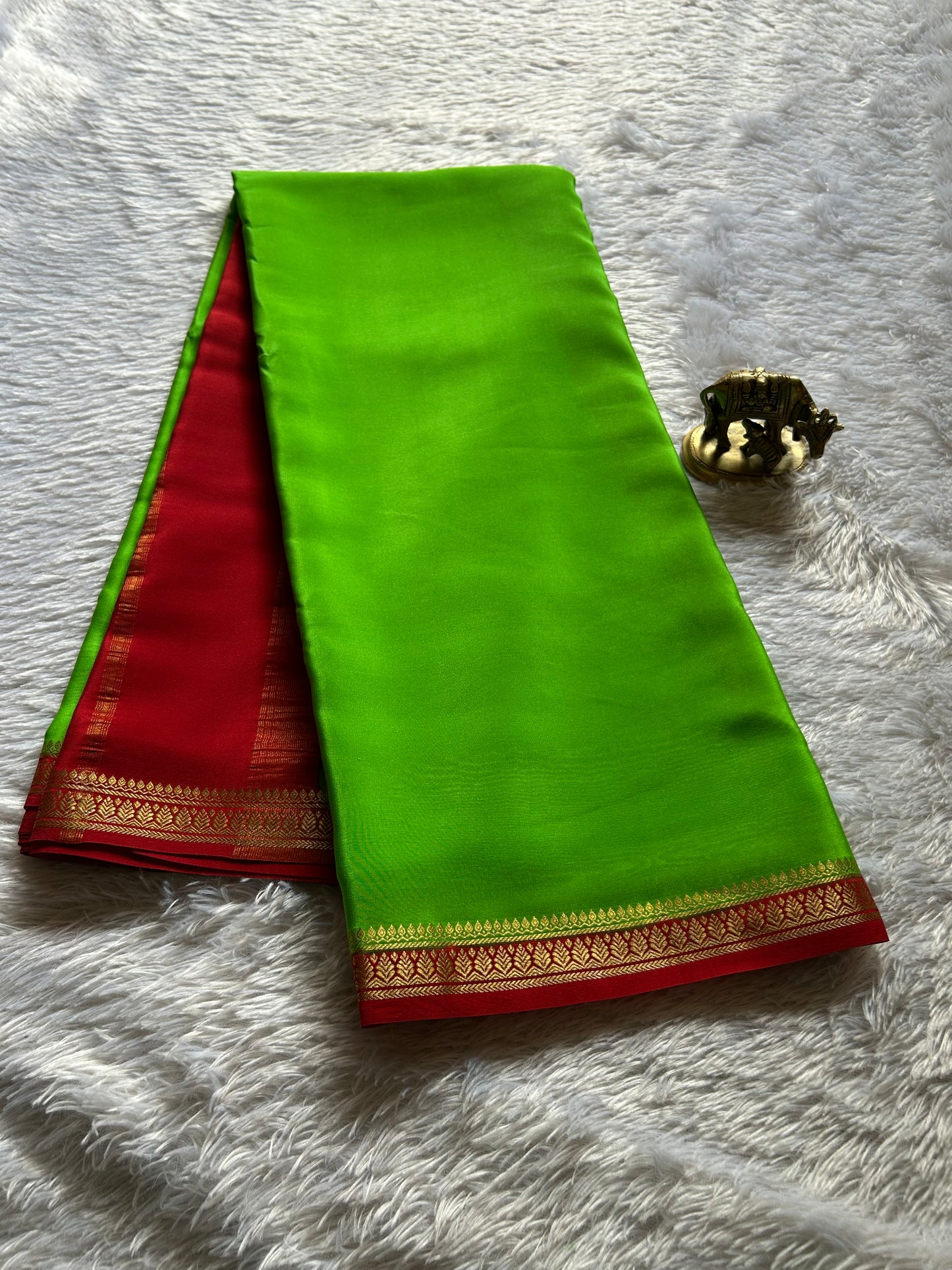 Jyothi (2D) : Parrot green-red