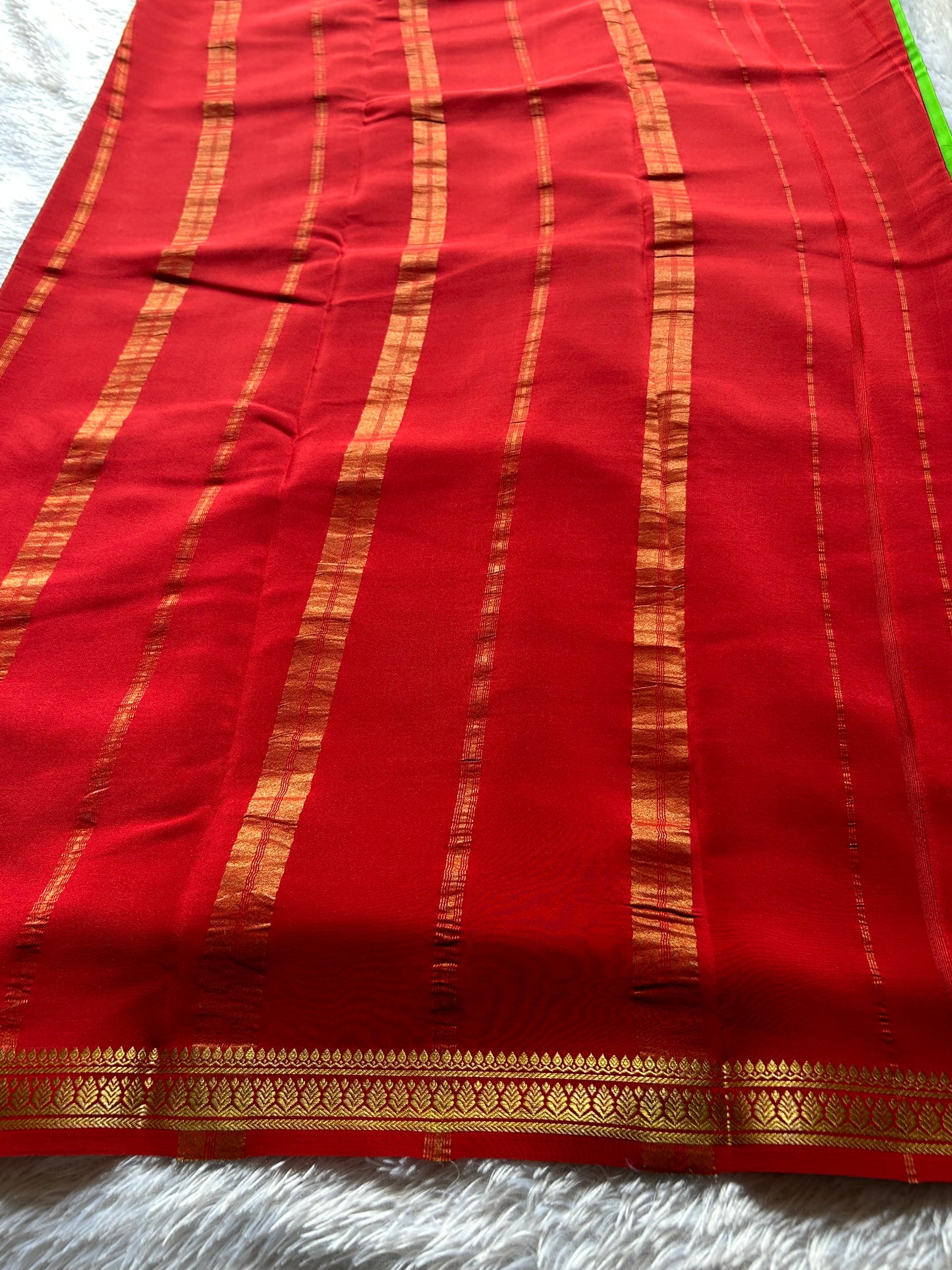 Jyothi (2D) : Parrot green-red