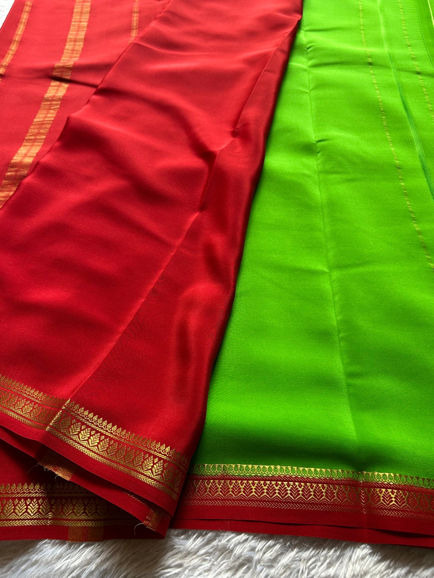 Jyothi (2D) : Parrot green-red