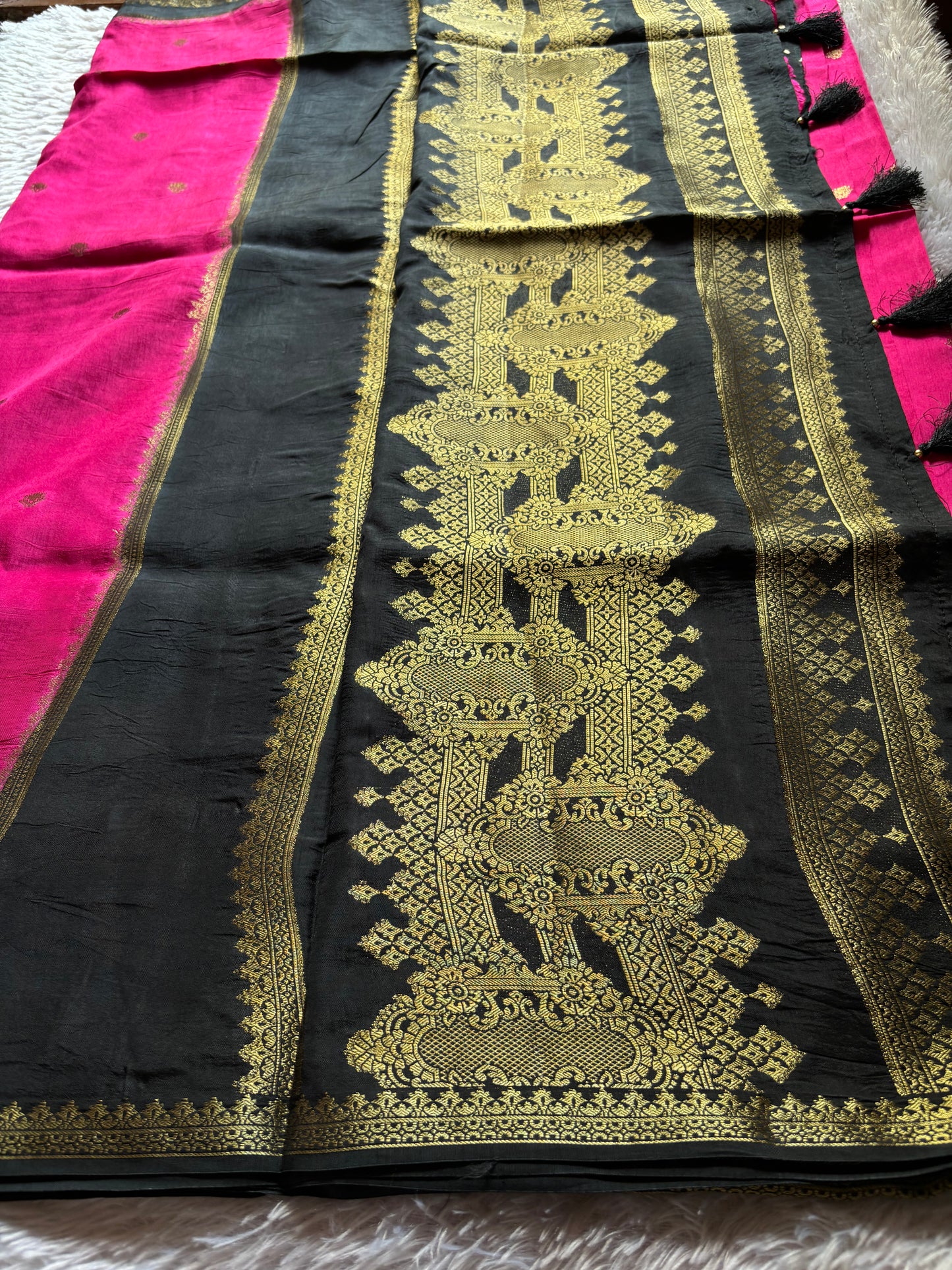 SS104 (2D) : Rani pink-black