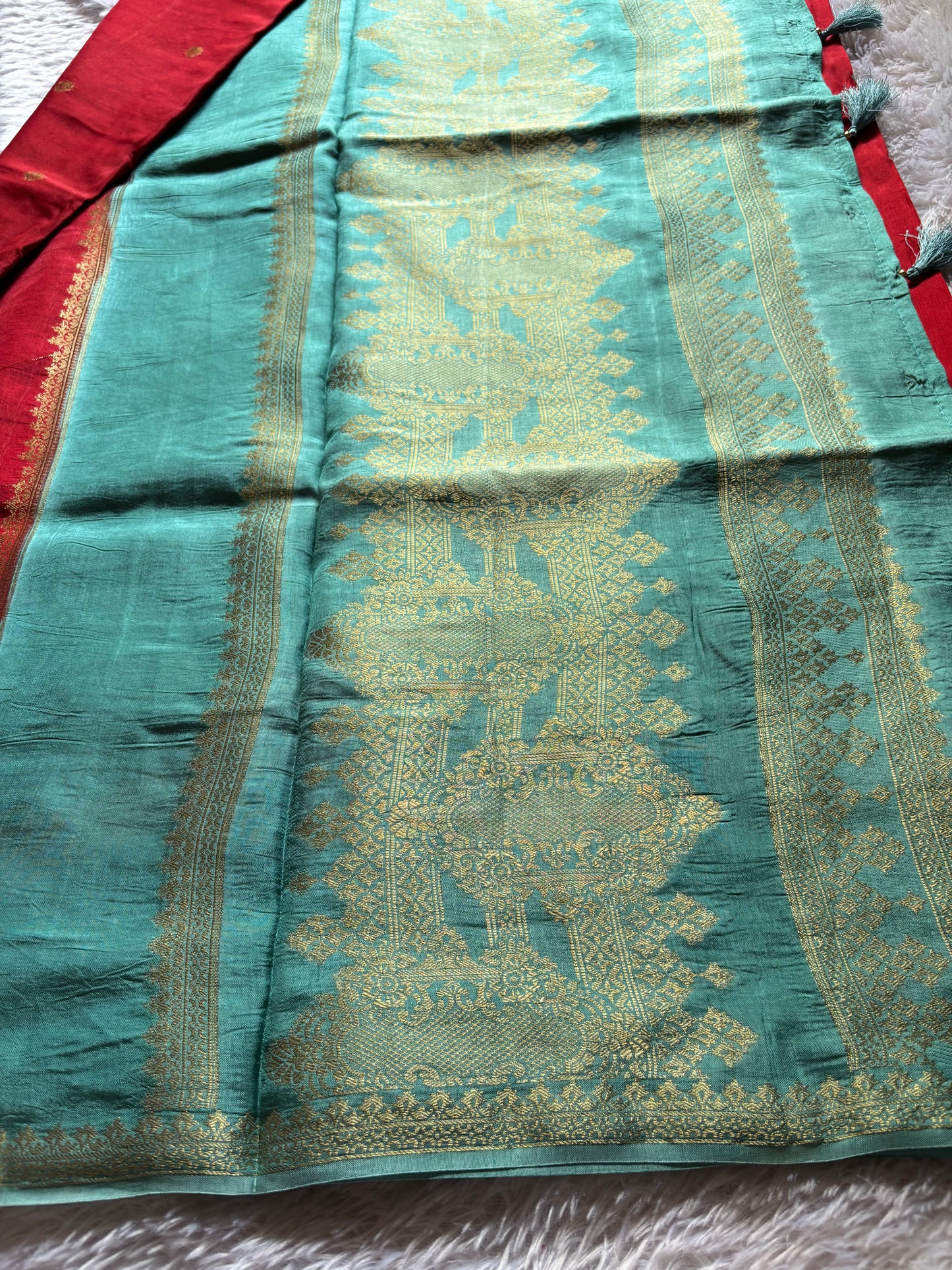 SS104 (2D) : Red-sea green