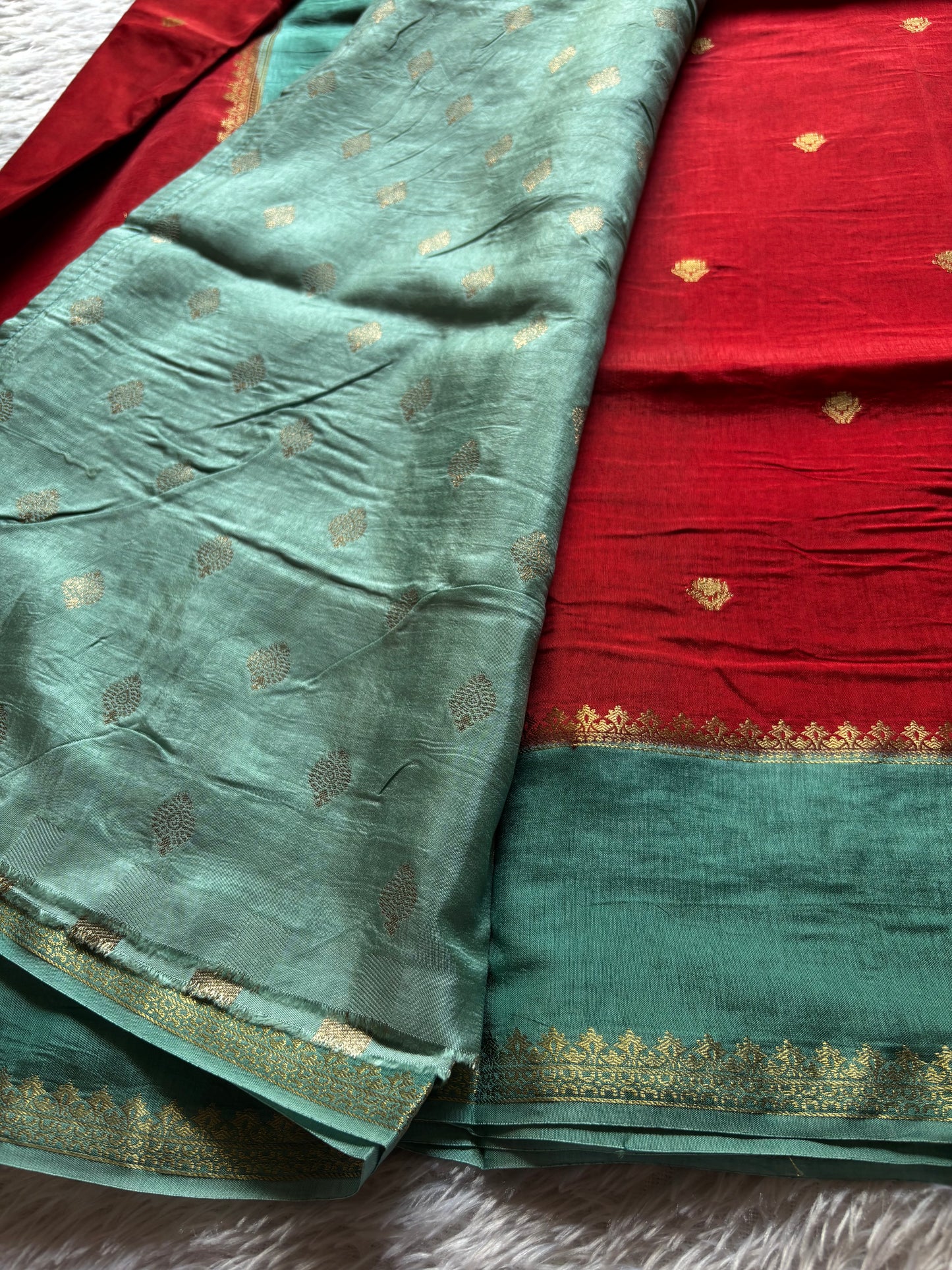 SS104 (2D) : Red-sea green