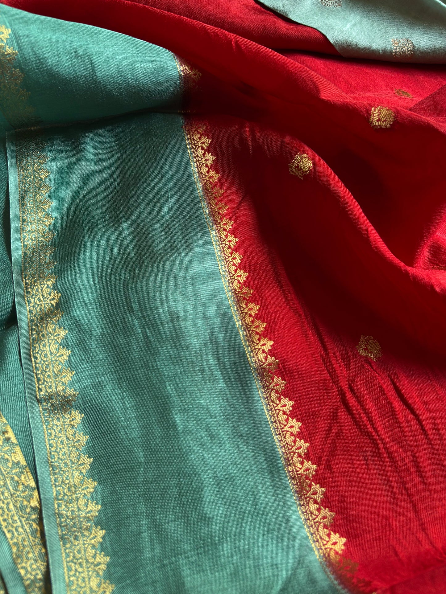 SS104 (2D) : Red-sea green