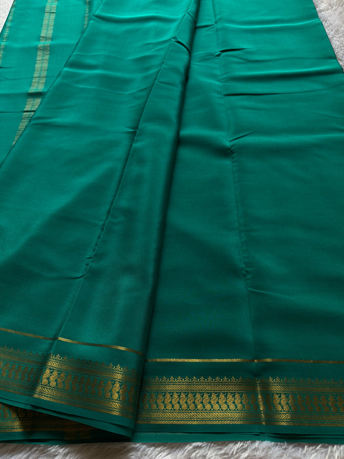 Mayuri : Solid Rama green