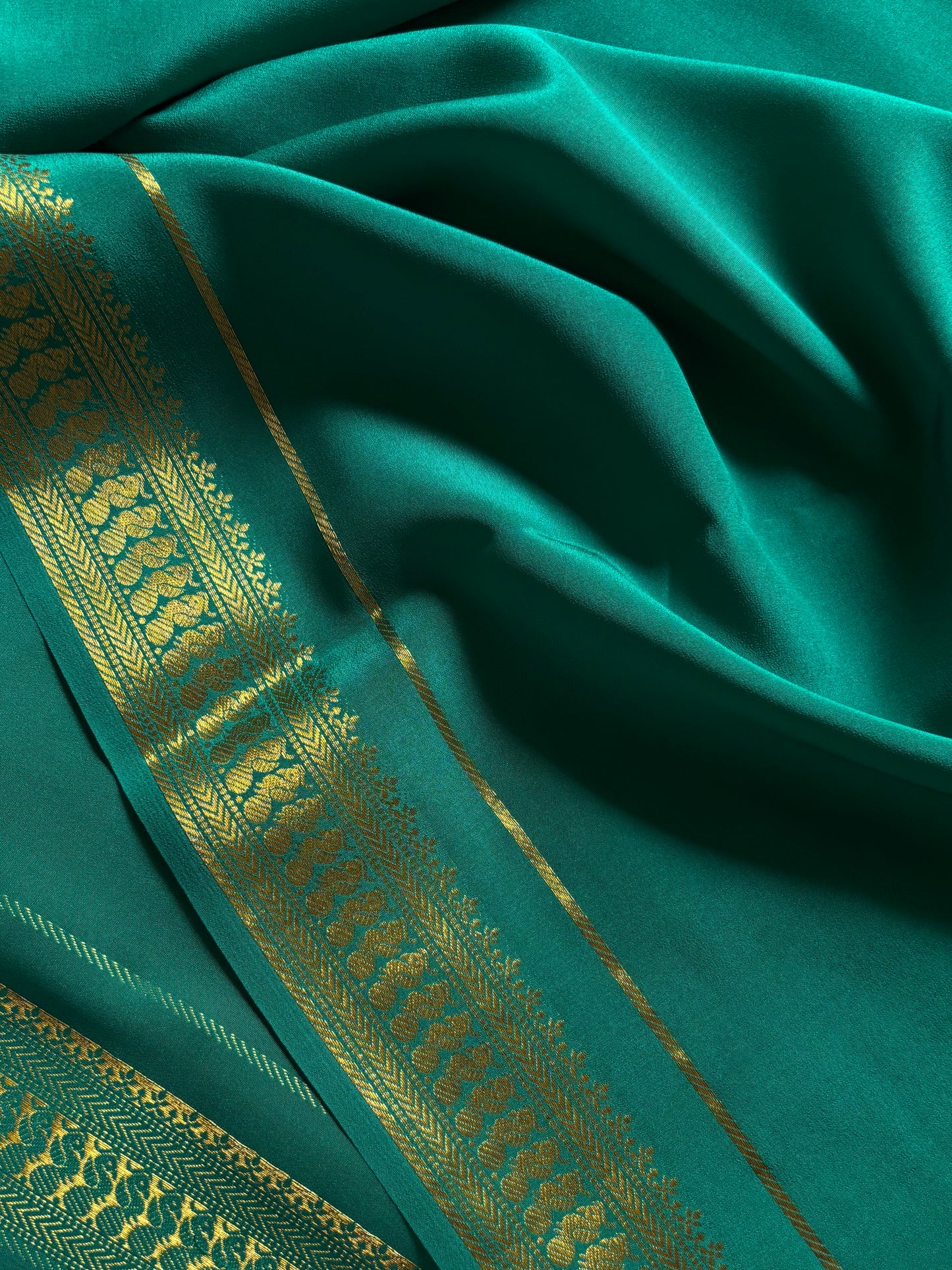 Mayuri : Solid Rama green