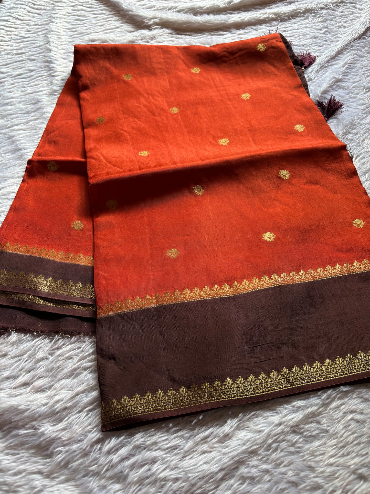 SS104 (2D) : Rust orange-chocolate brown