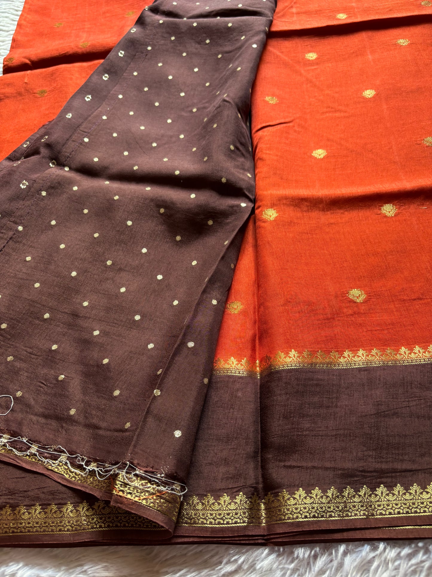 SS104 (2D) : Rust orange-chocolate brown