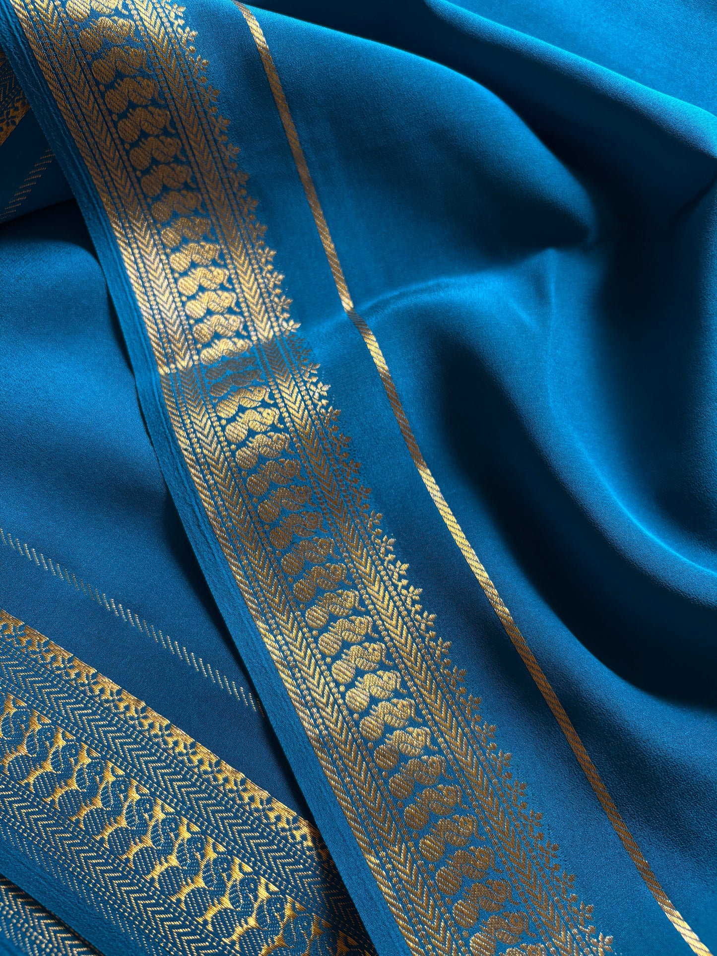 Mayuri : Solid Teal blue