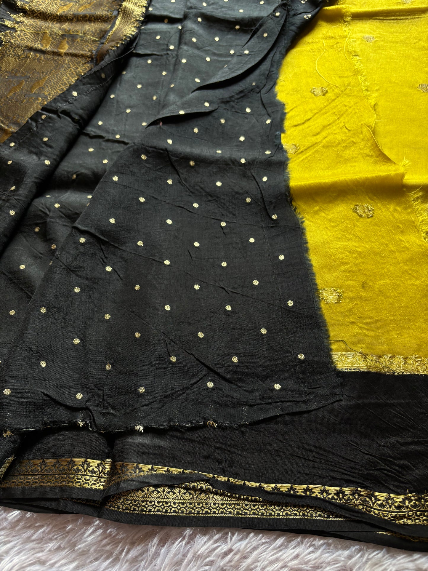 SS104 (2D) : Olive-black