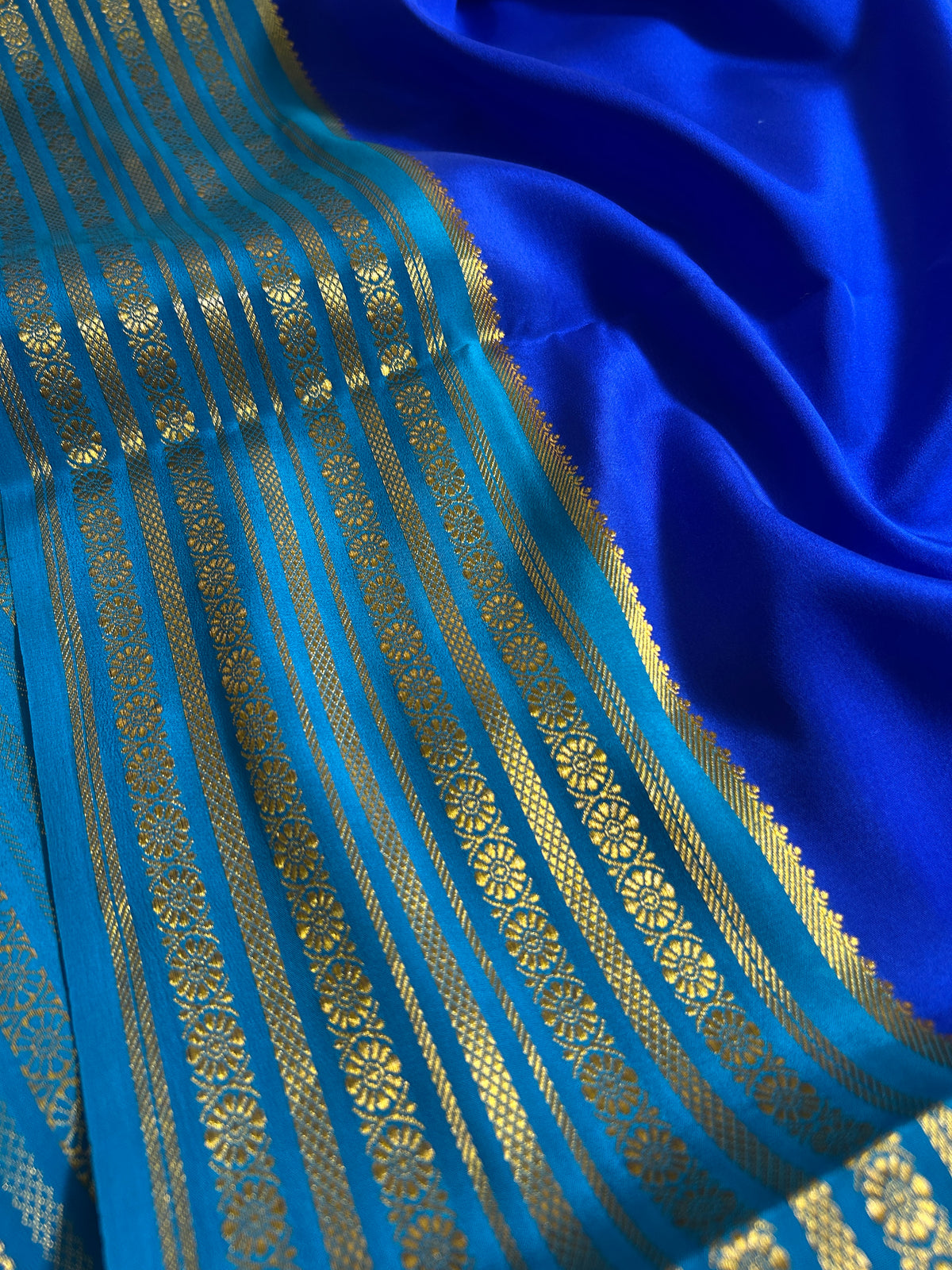 Parimala (2D) : Royal blue-ananda blue