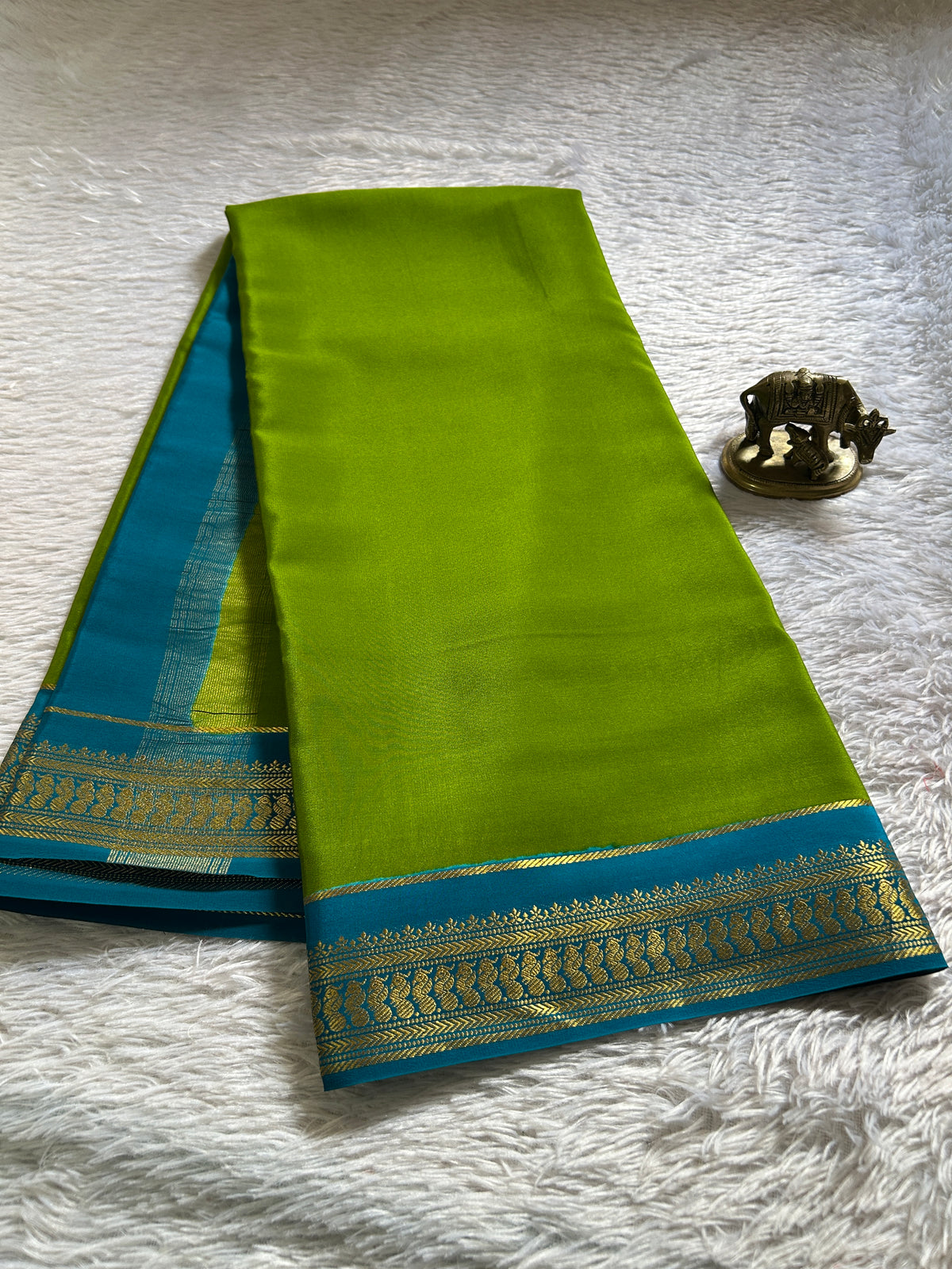 Mayuri (2D) : Mehendi green-ananda blue