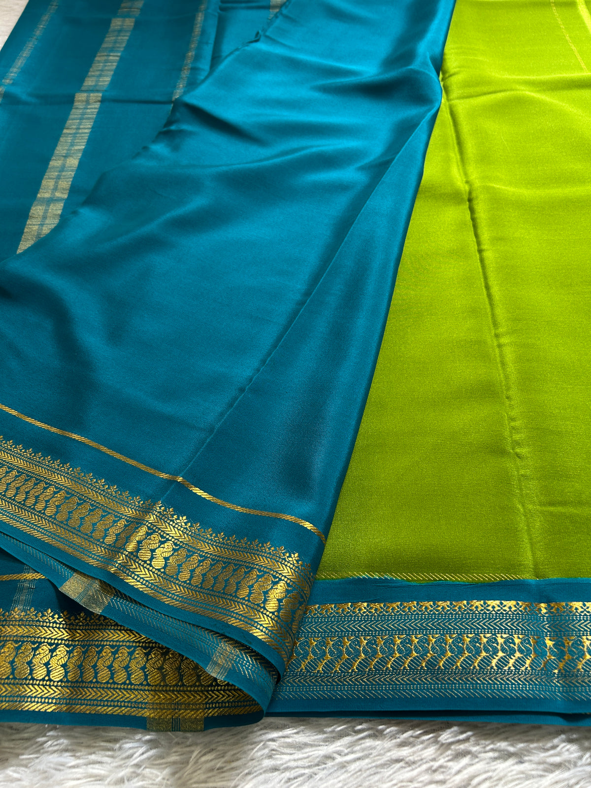 Mayuri (2D) : Mehendi green-ananda blue