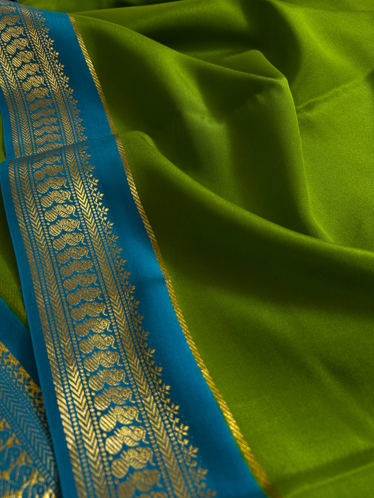 Mayuri (2D) : Mehendi green-ananda blue