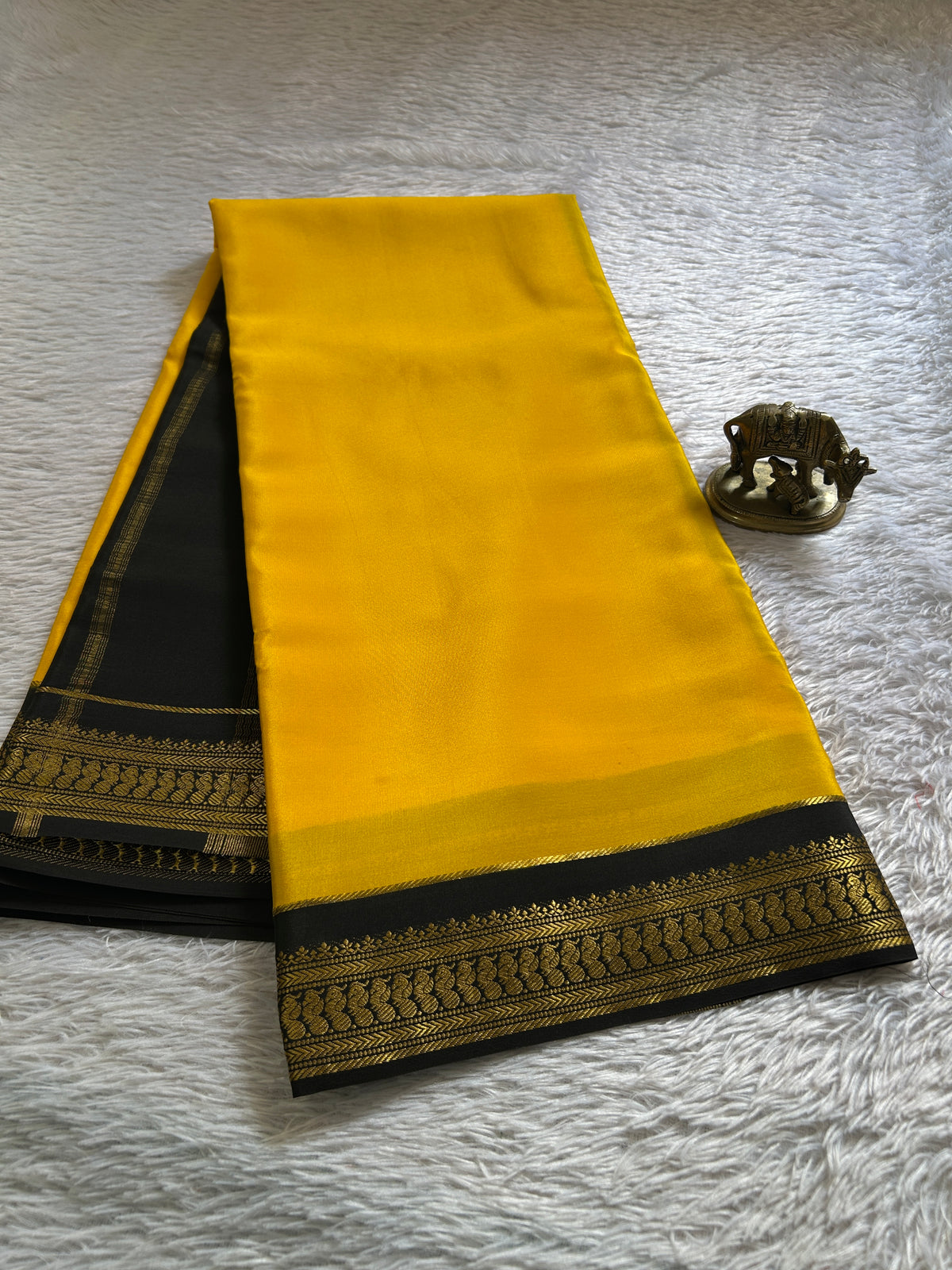 Mayuri (2D) : Mango yellow-black