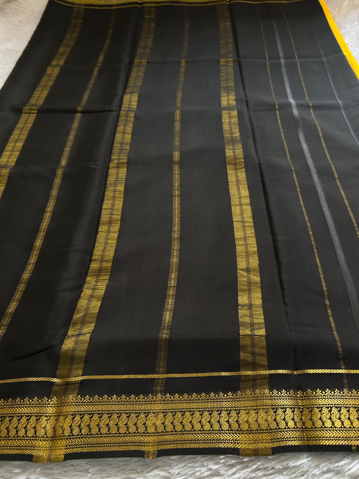 Mayuri (2D) : Mango yellow-black