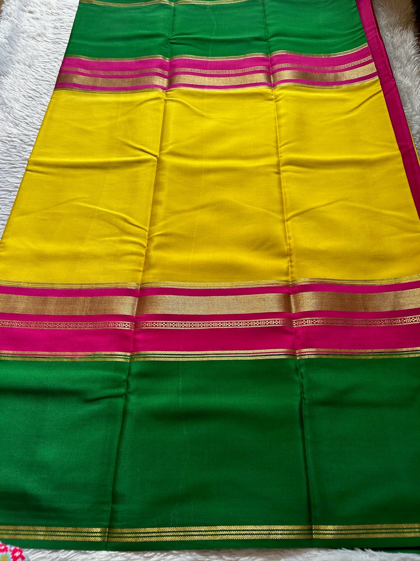 Triveni (3D) : Yellow-pink-green