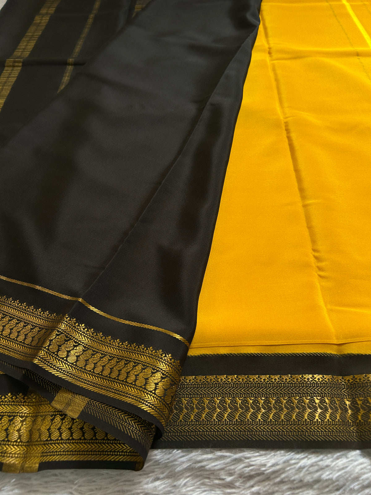Mayuri (2D) : Mango yellow-black