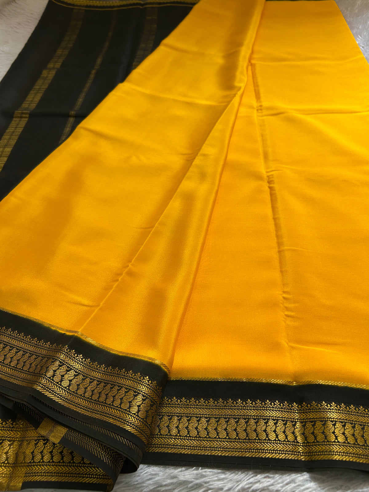 Mayuri (2D) : Mango yellow-black