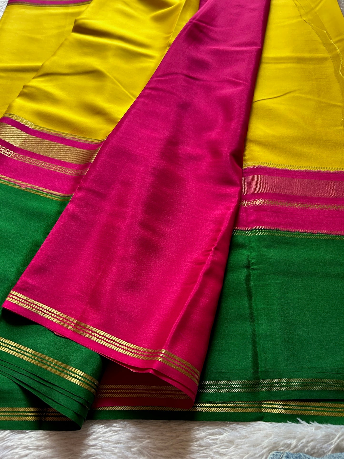 Triveni (3D) : Yellow-pink-green